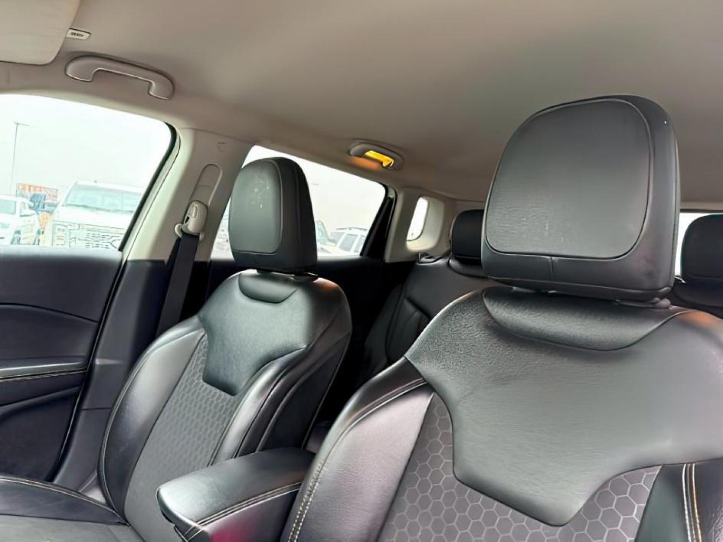 2018 WHITE /CLOTH Jeep Compass (3C4NJDBB6JT) with an 24L engine, Automatic transmission, located at 1175 N Woodruff Ave, Idaho Falls, ID, 83401, 43.506901, -111.999657 - At Timberline Auto, finding a great deal on your next vehicle is always easy! Our experienced sales staff's goal is to help find you the right vehicle at the right price! Our knowledgeable finance department has options for almost any credit score. We offer extended service contract options to prote - Photo#19