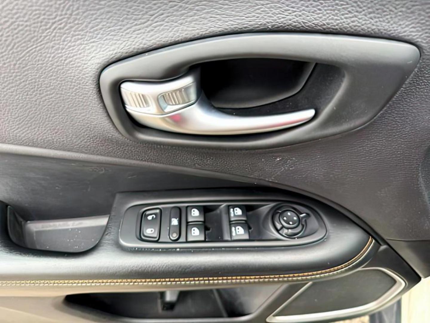 2018 WHITE /CLOTH Jeep Compass (3C4NJDBB6JT) with an 24L engine, Automatic transmission, located at 1175 N Woodruff Ave, Idaho Falls, ID, 83401, 43.506901, -111.999657 - At Timberline Auto, finding a great deal on your next vehicle is always easy! Our experienced sales staff's goal is to help find you the right vehicle at the right price! Our knowledgeable finance department has options for almost any credit score. We offer extended service contract options to prote - Photo#20