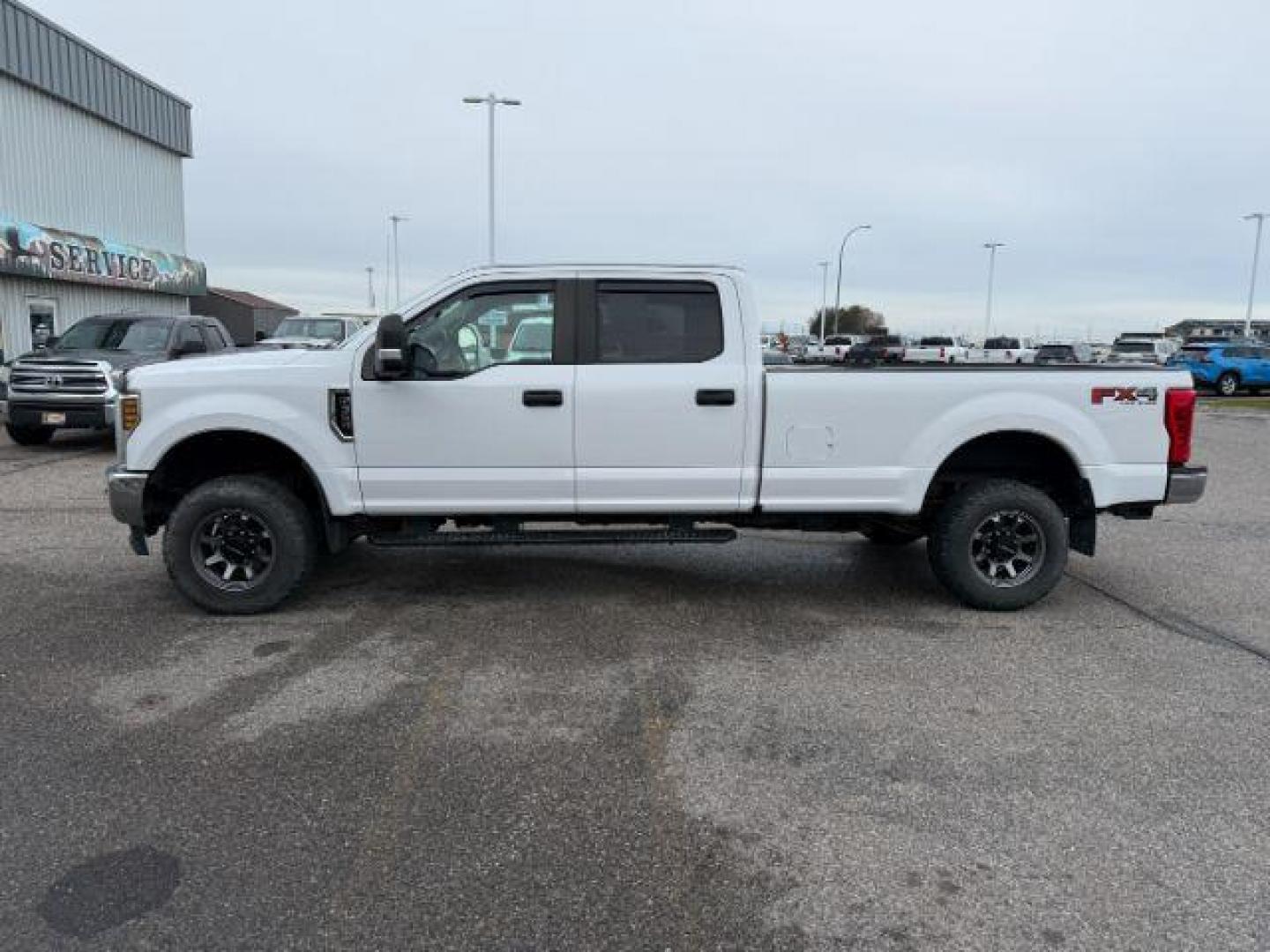 2018 WHITE /CLOTH Ford Super Duty F-350 SRW (1FT8W3B65JE) with an 62 V8 engine, Automatic transmission, located at 1175 N Woodruff Ave, Idaho Falls, ID, 83401, 43.506901, -111.999657 - At Timberline Auto, finding a great deal on your next vehicle is always easy! Our experienced sales staff's goal is to help find you the right vehicle at the right price! Our knowledgeable finance department has options for almost any credit score. We offer extended service contract options to prote - Photo#2