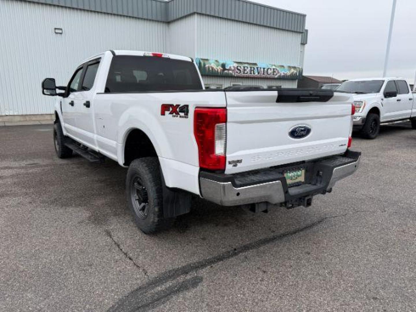 2018 WHITE /CLOTH Ford Super Duty F-350 SRW (1FT8W3B65JE) with an 62 V8 engine, Automatic transmission, located at 1175 N Woodruff Ave, Idaho Falls, ID, 83401, 43.506901, -111.999657 - At Timberline Auto, finding a great deal on your next vehicle is always easy! Our experienced sales staff's goal is to help find you the right vehicle at the right price! Our knowledgeable finance department has options for almost any credit score. We offer extended service contract options to prote - Photo#3
