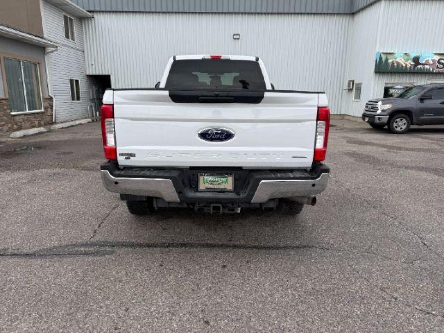 2018 WHITE /CLOTH Ford Super Duty F-350 SRW (1FT8W3B65JE) with an 62 V8 engine, Automatic transmission, located at 1175 N Woodruff Ave, Idaho Falls, ID, 83401, 43.506901, -111.999657 - At Timberline Auto, finding a great deal on your next vehicle is always easy! Our experienced sales staff's goal is to help find you the right vehicle at the right price! Our knowledgeable finance department has options for almost any credit score. We offer extended service contract options to prote - Photo#4