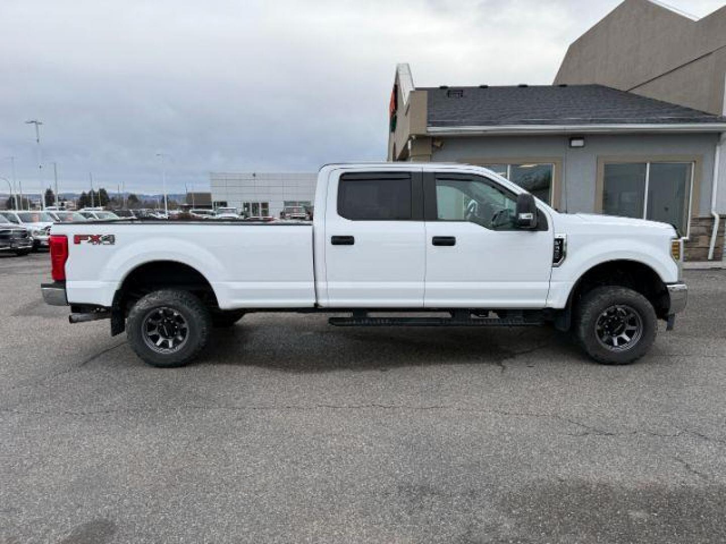2018 WHITE /CLOTH Ford Super Duty F-350 SRW (1FT8W3B65JE) with an 62 V8 engine, Automatic transmission, located at 1175 N Woodruff Ave, Idaho Falls, ID, 83401, 43.506901, -111.999657 - At Timberline Auto, finding a great deal on your next vehicle is always easy! Our experienced sales staff's goal is to help find you the right vehicle at the right price! Our knowledgeable finance department has options for almost any credit score. We offer extended service contract options to prote - Photo#8