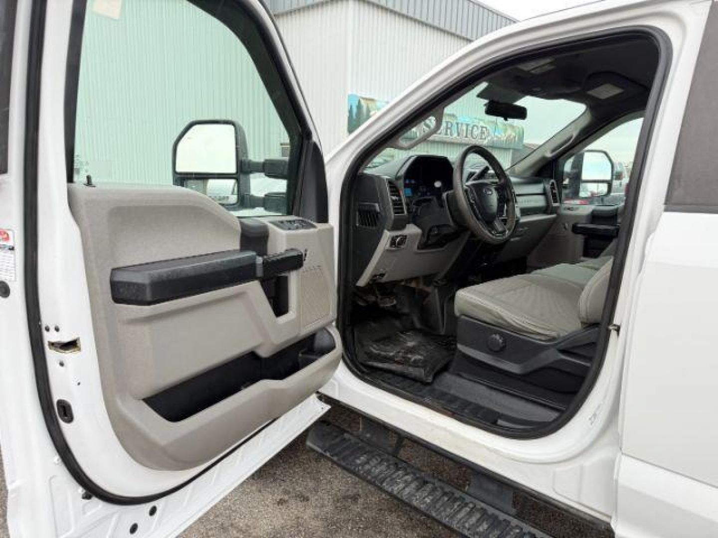 2018 WHITE /CLOTH Ford Super Duty F-350 SRW (1FT8W3B65JE) with an 62 V8 engine, Automatic transmission, located at 1175 N Woodruff Ave, Idaho Falls, ID, 83401, 43.506901, -111.999657 - At Timberline Auto, finding a great deal on your next vehicle is always easy! Our experienced sales staff's goal is to help find you the right vehicle at the right price! Our knowledgeable finance department has options for almost any credit score. We offer extended service contract options to prote - Photo#13