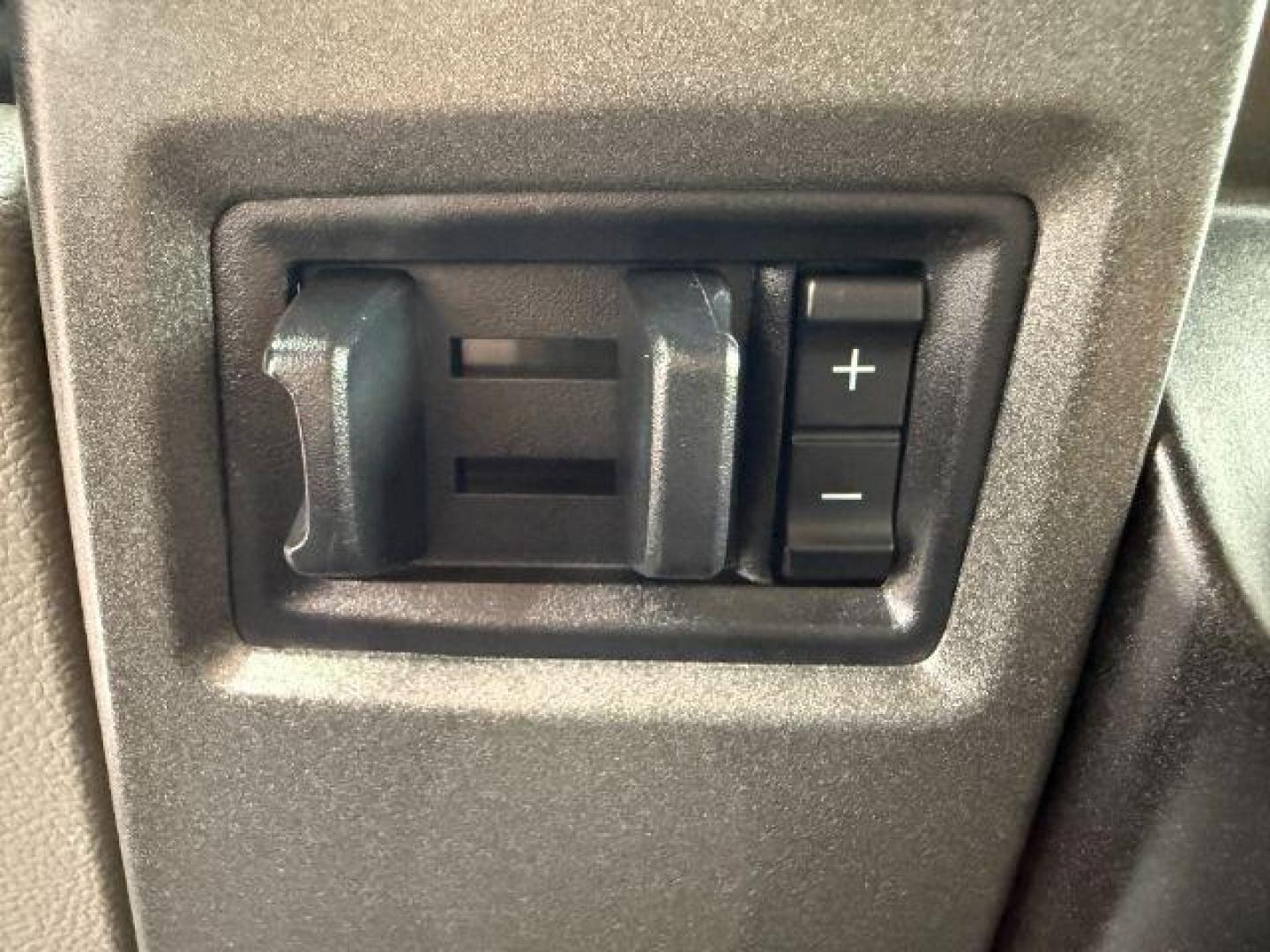 2018 WHITE /CLOTH Ford Super Duty F-350 SRW (1FT8W3B65JE) with an 62 V8 engine, Automatic transmission, located at 1175 N Woodruff Ave, Idaho Falls, ID, 83401, 43.506901, -111.999657 - At Timberline Auto, finding a great deal on your next vehicle is always easy! Our experienced sales staff's goal is to help find you the right vehicle at the right price! Our knowledgeable finance department has options for almost any credit score. We offer extended service contract options to prote - Photo#19