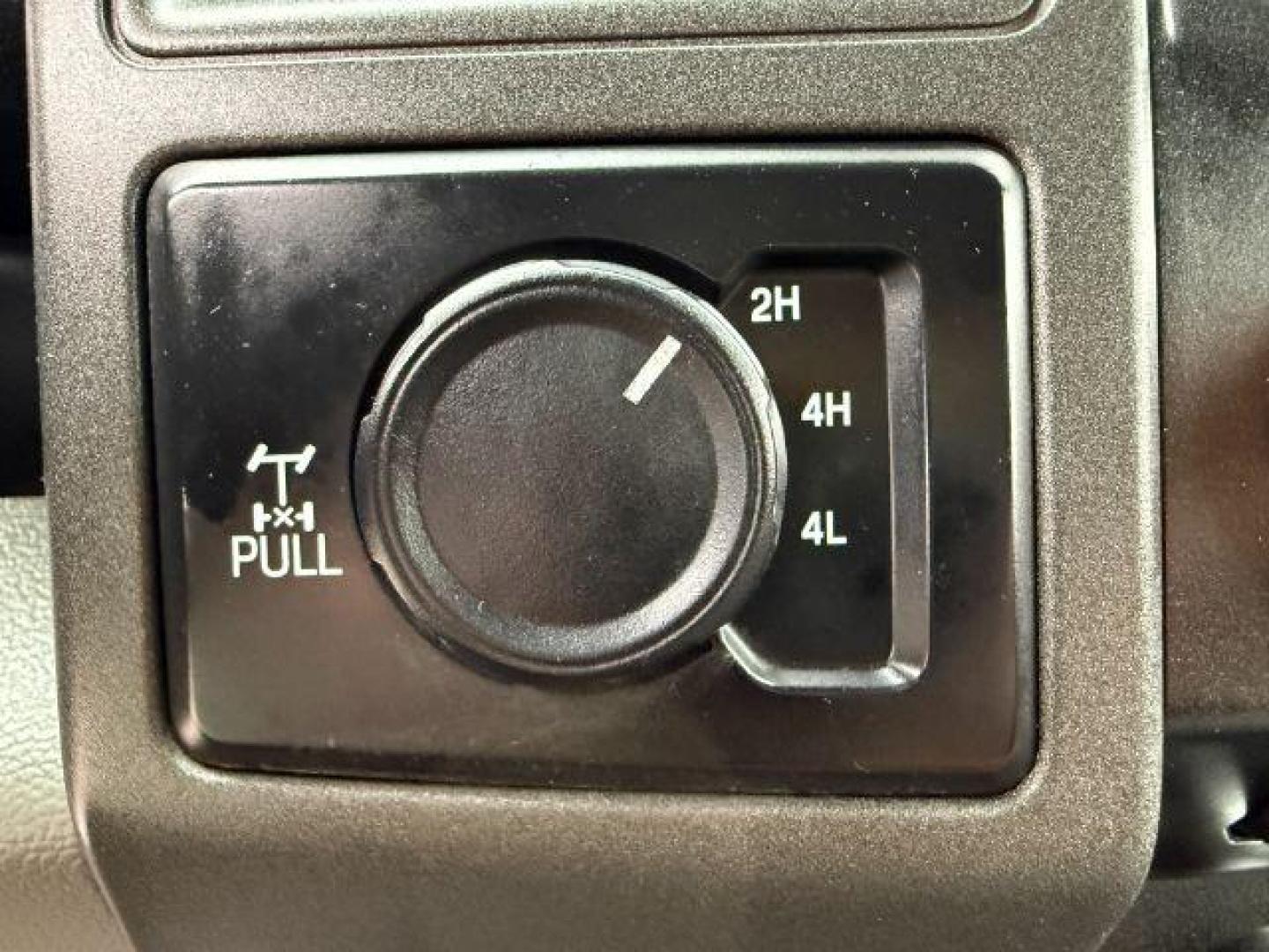 2018 WHITE /CLOTH Ford Super Duty F-350 SRW (1FT8W3B65JE) with an 62 V8 engine, Automatic transmission, located at 1175 N Woodruff Ave, Idaho Falls, ID, 83401, 43.506901, -111.999657 - At Timberline Auto, finding a great deal on your next vehicle is always easy! Our experienced sales staff's goal is to help find you the right vehicle at the right price! Our knowledgeable finance department has options for almost any credit score. We offer extended service contract options to prote - Photo#20