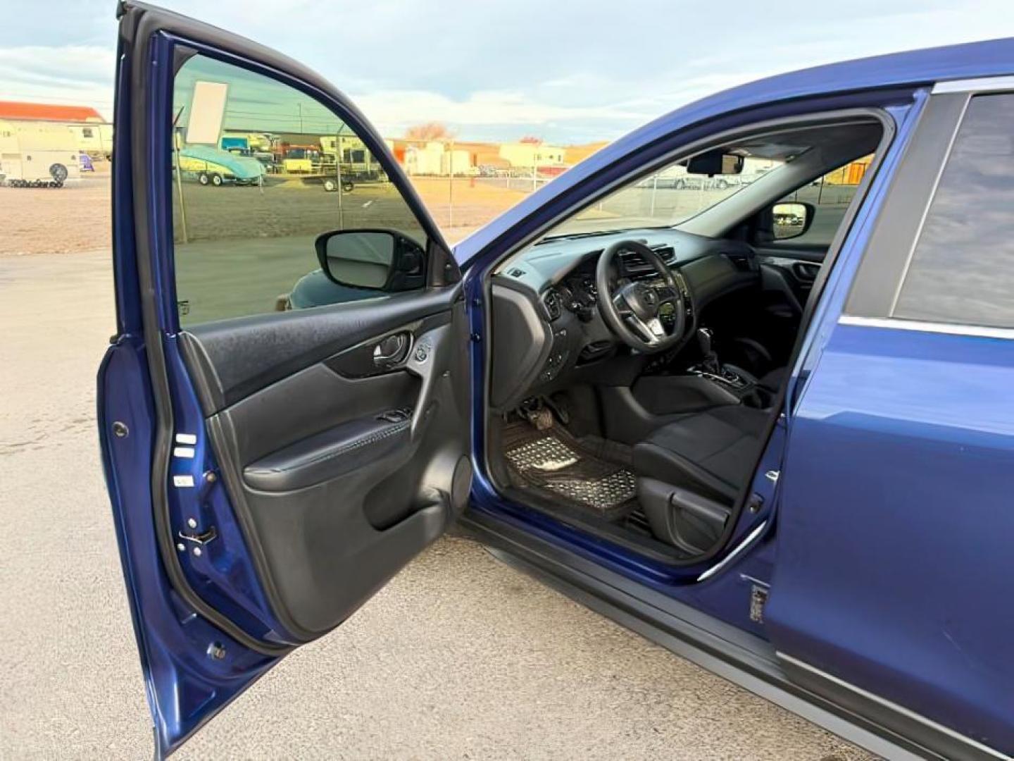 2019 BLUE /Charcoal Nissan Rogue (KNMAT2MTXKP) with an 25L I-4 DOHC engine, Automatic transmission, located at 1175 N Woodruff Ave, Idaho Falls, ID, 83401, 43.506901, -111.999657 - At Timberline Auto, finding a great deal on your next vehicle is always easy! Our experienced sales staff's goal is to help find you the right vehicle at the right price! Our knowledgeable finance department has options for almost any credit score. We offer extended service contract options to prote - Photo#10