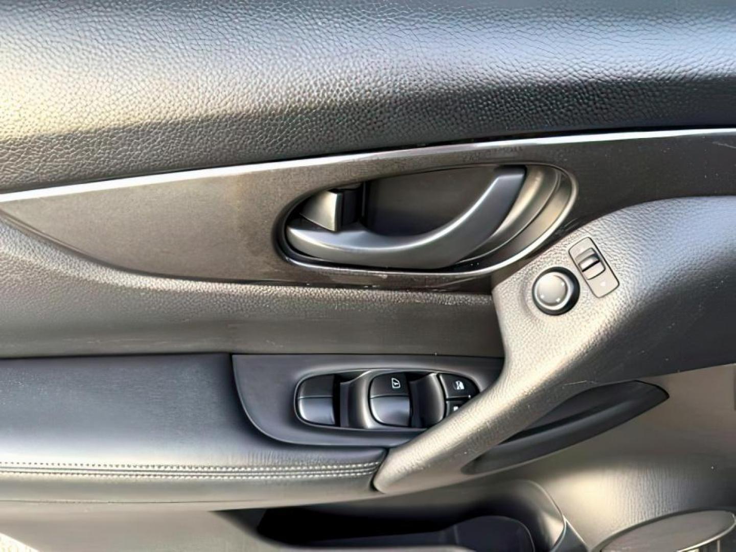 2019 BLUE /Charcoal Nissan Rogue (KNMAT2MTXKP) with an 25L I-4 DOHC engine, Automatic transmission, located at 1175 N Woodruff Ave, Idaho Falls, ID, 83401, 43.506901, -111.999657 - At Timberline Auto, finding a great deal on your next vehicle is always easy! Our experienced sales staff's goal is to help find you the right vehicle at the right price! Our knowledgeable finance department has options for almost any credit score. We offer extended service contract options to prote - Photo#19