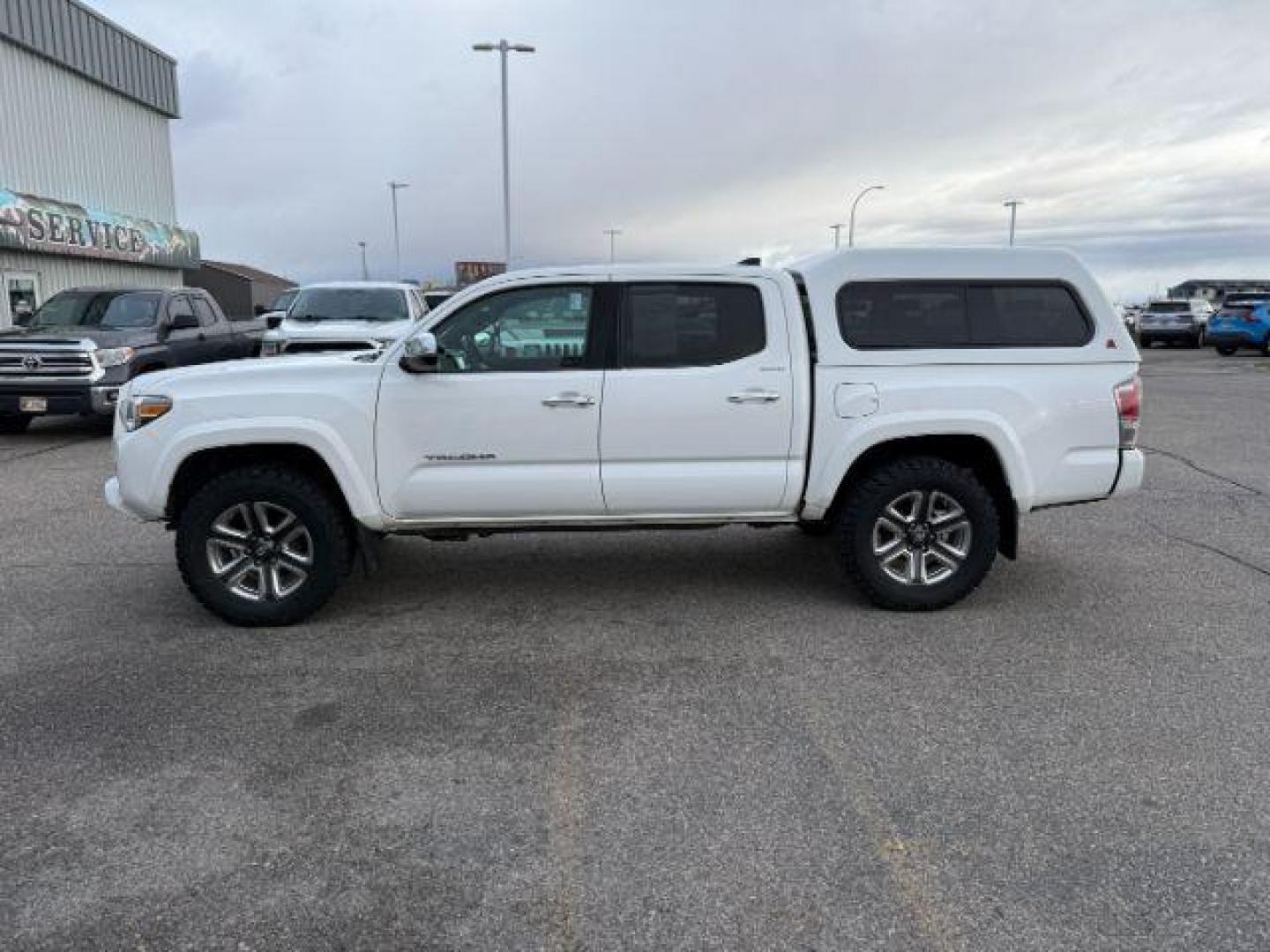 2019 WHITE /CLOTH Toyota Tacoma (3TMGZ5AN7KM) with an 35L V-6 portdirect injection engine, Automatic transmission, located at 1175 N Woodruff Ave, Idaho Falls, ID, 83401, 43.506901, -111.999657 - At Timberline Auto, finding a great deal on your next vehicle is always easy! Our experienced sales staff's goal is to help find you the right vehicle at the right price! Our knowledgeable finance department has options for almost any credit score. We offer extended service contract options to prote - Photo#1