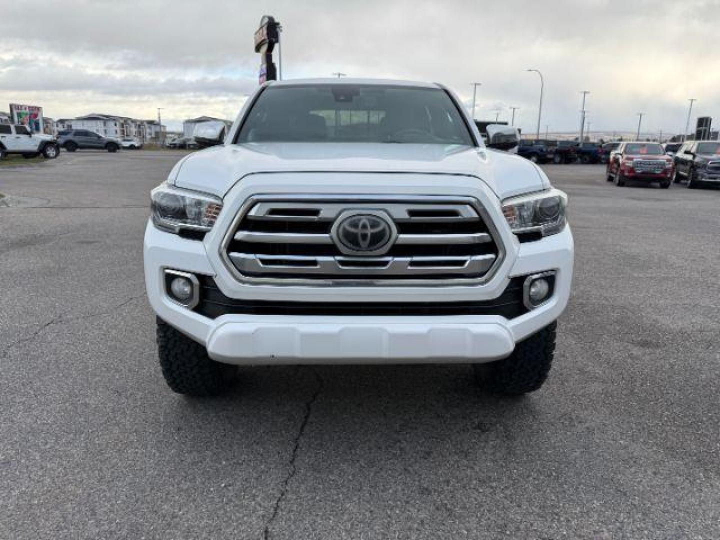 2019 WHITE /CLOTH Toyota Tacoma (3TMGZ5AN7KM) with an 35L V-6 portdirect injection engine, Automatic transmission, located at 1175 N Woodruff Ave, Idaho Falls, ID, 83401, 43.506901, -111.999657 - At Timberline Auto, finding a great deal on your next vehicle is always easy! Our experienced sales staff's goal is to help find you the right vehicle at the right price! Our knowledgeable finance department has options for almost any credit score. We offer extended service contract options to prote - Photo#9