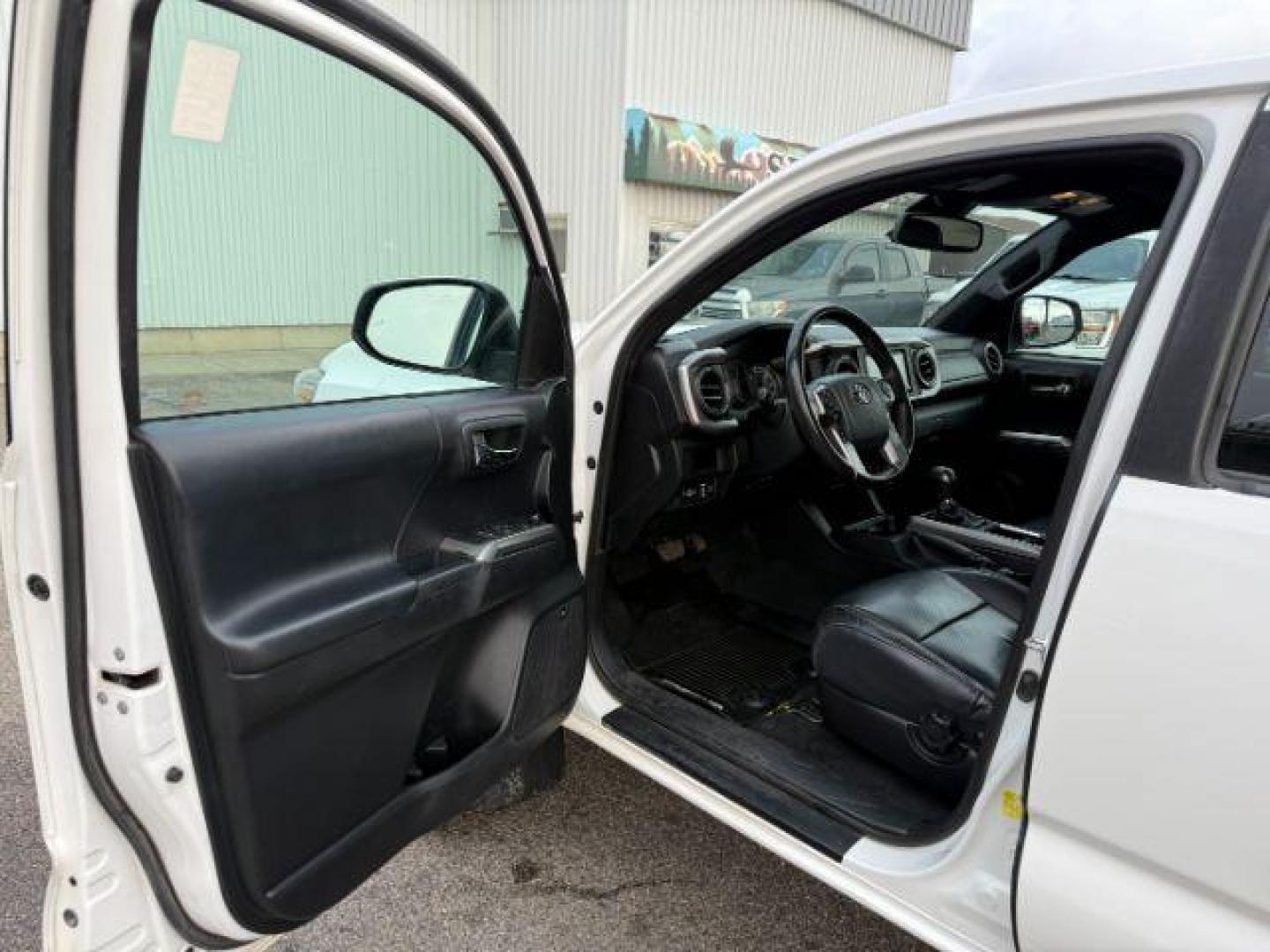 2019 WHITE /CLOTH Toyota Tacoma (3TMGZ5AN7KM) with an 35L V-6 portdirect injection engine, Automatic transmission, located at 1175 N Woodruff Ave, Idaho Falls, ID, 83401, 43.506901, -111.999657 - At Timberline Auto, finding a great deal on your next vehicle is always easy! Our experienced sales staff's goal is to help find you the right vehicle at the right price! Our knowledgeable finance department has options for almost any credit score. We offer extended service contract options to prote - Photo#11