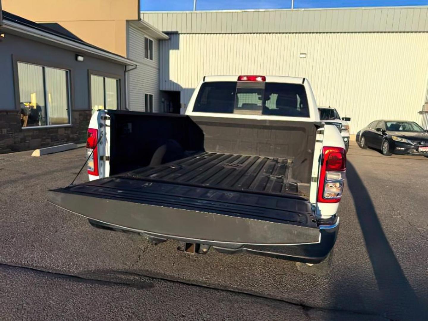 2022 WHITE /Black Ram 2500 (3C6UR5CL6NG) with an Cummins 67L I-6 diesel direct injection engine, Automatic transmission, located at 1175 N Woodruff Ave, Idaho Falls, ID, 83401, 43.506901, -111.999657 - At Timberline Auto, finding a great deal on your next vehicle is always easy! Our experienced sales staff's goal is to help find you the right vehicle at the right price! Our knowledgeable finance department has options for almost any credit score. We offer extended service contract options to prote - Photo#5