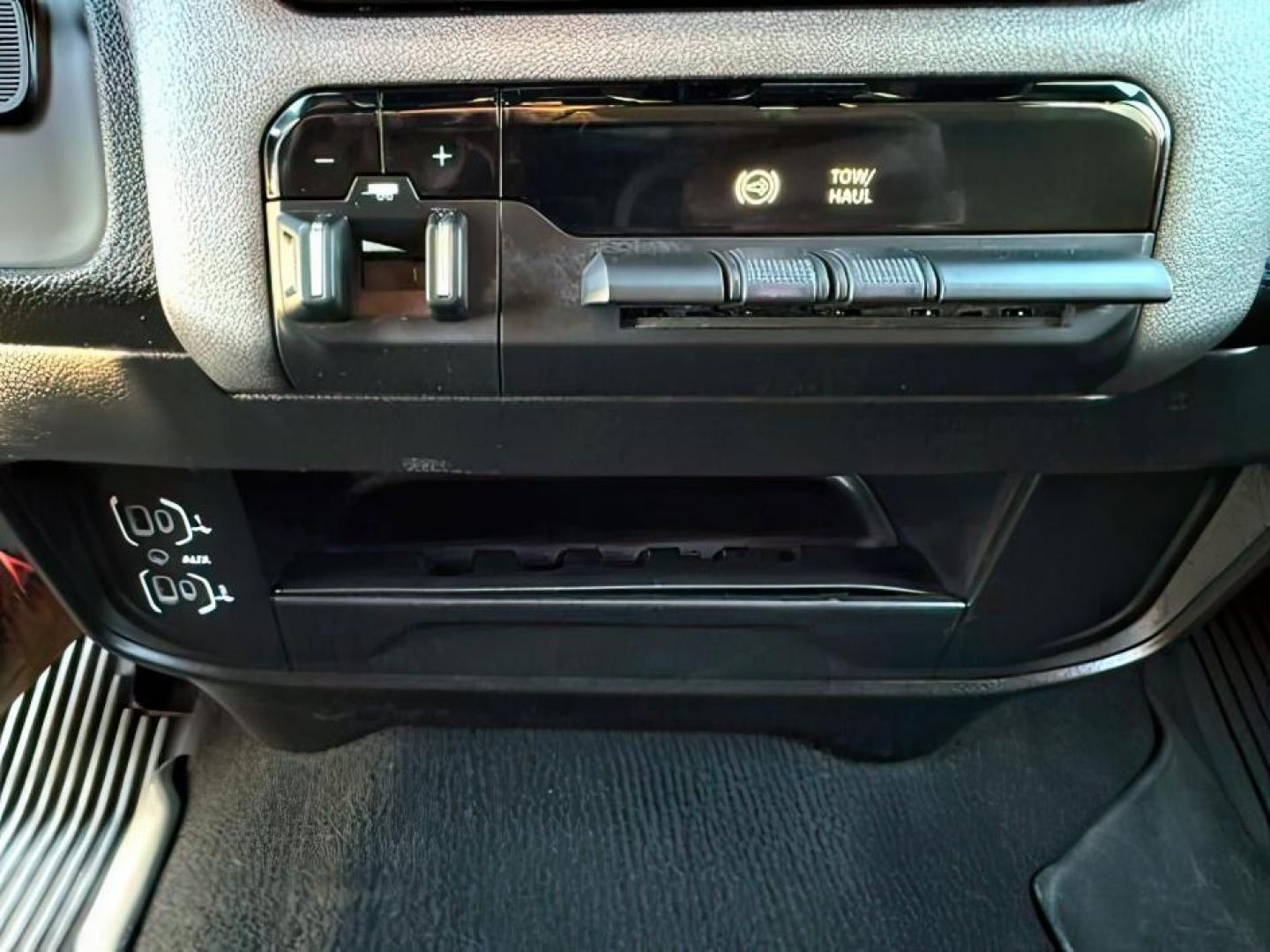 2022 WHITE /Black Ram 2500 (3C6UR5CL6NG) with an Cummins 67L I-6 diesel direct injection engine, Automatic transmission, located at 1175 N Woodruff Ave, Idaho Falls, ID, 83401, 43.506901, -111.999657 - At Timberline Auto, finding a great deal on your next vehicle is always easy! Our experienced sales staff's goal is to help find you the right vehicle at the right price! Our knowledgeable finance department has options for almost any credit score. We offer extended service contract options to prote - Photo#19