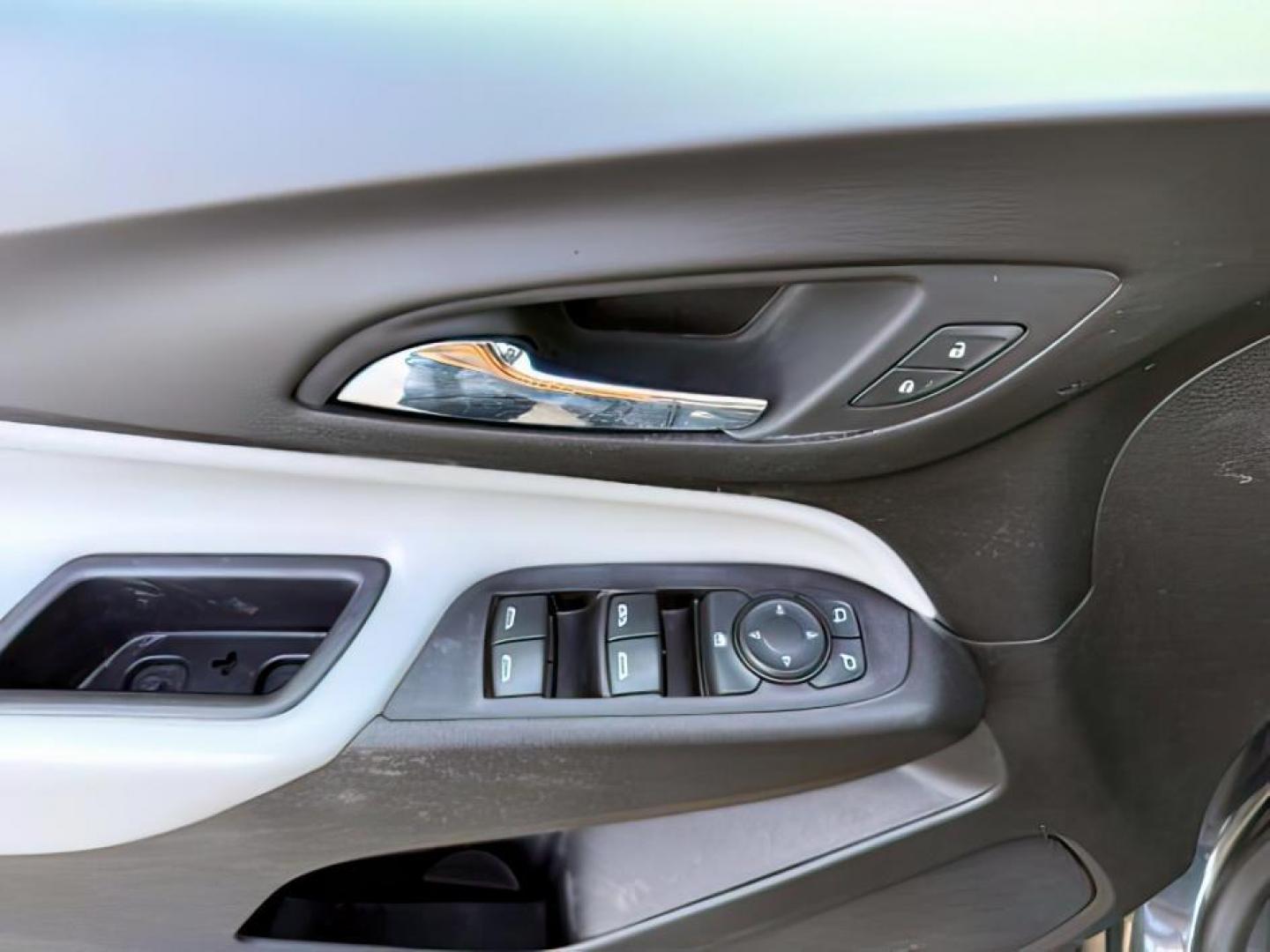 2020 GRAY /Jet Black Chevrolet Equinox (2GNAXTEV5L6) with an 15L I-4 gasoline direct injection engine, Automatic transmission, located at 1175 N Woodruff Ave, Idaho Falls, ID, 83401, 43.506901, -111.999657 - At Timberline Auto, finding a great deal on your next vehicle is always easy! Our experienced sales staff's goal is to help find you the right vehicle at the right price! Our knowledgeable finance department has options for almost any credit score. We offer extended service contract options to prote - Photo#21