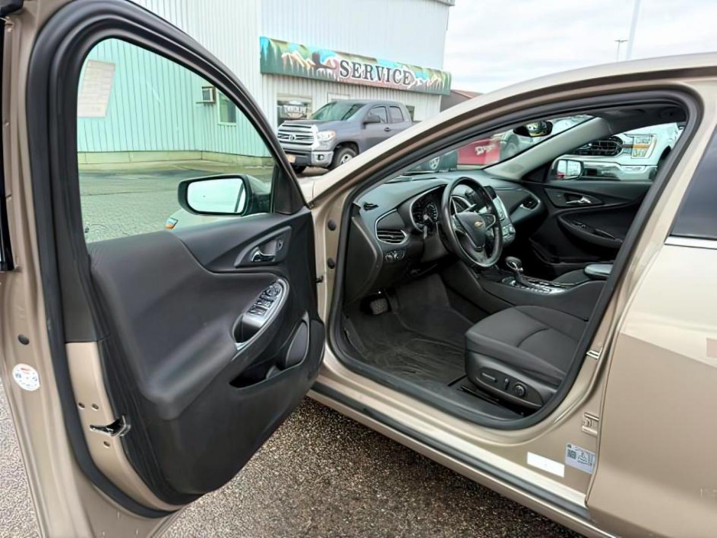2022 GOLD /Jet Black Chevrolet Malibu (1G1ZG5ST6NF) with an EcoTec3 15L I-4 gasoline direct injection engine, Automatic transmission, located at 1175 N Woodruff Ave, Idaho Falls, ID, 83401, 43.506901, -111.999657 - At Timberline Auto, finding a great deal on your next vehicle is always easy! Our experienced sales staff's goal is to help find you the right vehicle at the right price! Our knowledgeable finance department has options for almost any credit score. We offer extended service contract options to prote - Photo#10