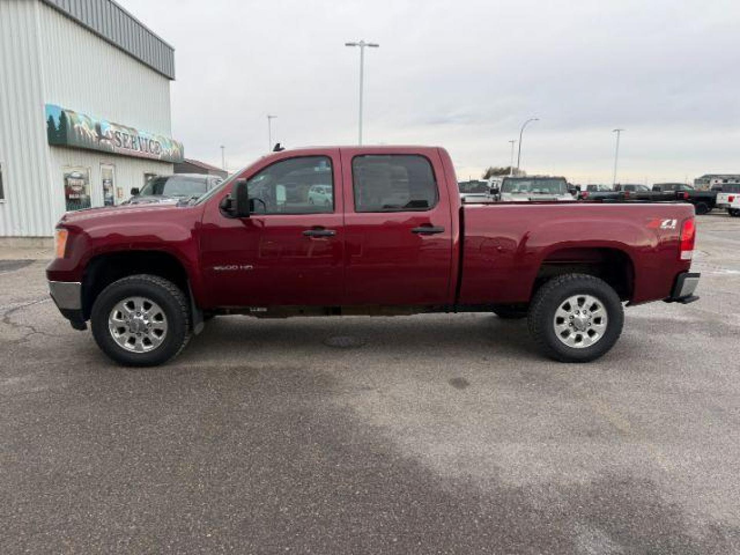 2014 MAROON /Ebony GMC Sierra 2500HD (1GT120C85EF) with an Duramax 66L V-8 diesel direct injection engine, Automatic transmission, located at 1175 N Woodruff Ave, Idaho Falls, ID, 83401, 43.506901, -111.999657 - At Timberline Auto, finding a great deal on your next vehicle is always easy! Our experienced sales staff's goal is to help find you the right vehicle at the right price! Our knowledgeable finance department has options for almost any credit score. We offer extended service contract options to prote - Photo#22