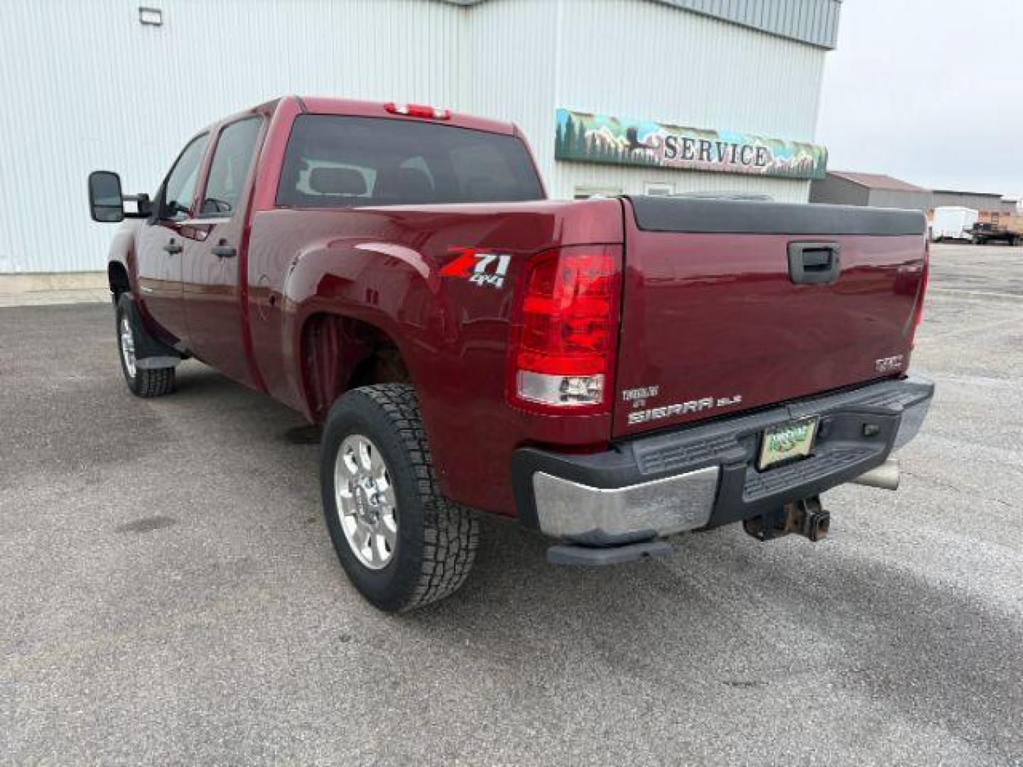 2014 MAROON /Ebony GMC Sierra 2500HD (1GT120C85EF) with an Duramax 66L V-8 diesel direct injection engine, Automatic transmission, located at 1175 N Woodruff Ave, Idaho Falls, ID, 83401, 43.506901, -111.999657 - At Timberline Auto, finding a great deal on your next vehicle is always easy! Our experienced sales staff's goal is to help find you the right vehicle at the right price! Our knowledgeable finance department has options for almost any credit score. We offer extended service contract options to prote - Photo#23