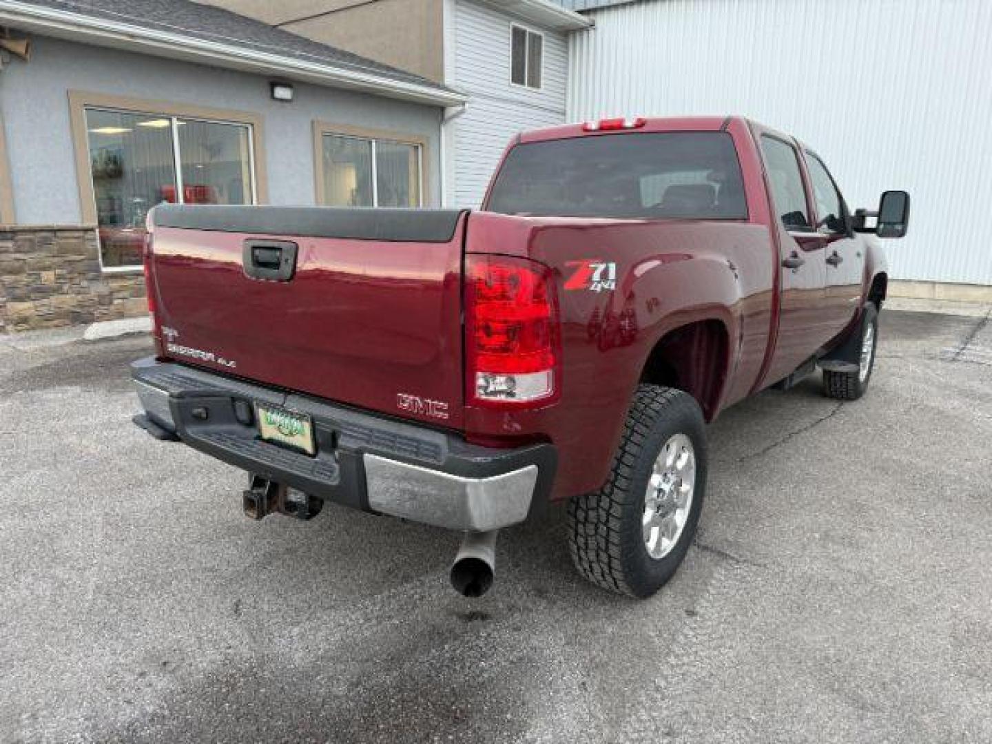 2014 MAROON /Ebony GMC Sierra 2500HD (1GT120C85EF) with an Duramax 66L V-8 diesel direct injection engine, Automatic transmission, located at 1175 N Woodruff Ave, Idaho Falls, ID, 83401, 43.506901, -111.999657 - At Timberline Auto, finding a great deal on your next vehicle is always easy! Our experienced sales staff's goal is to help find you the right vehicle at the right price! Our knowledgeable finance department has options for almost any credit score. We offer extended service contract options to prote - Photo#25