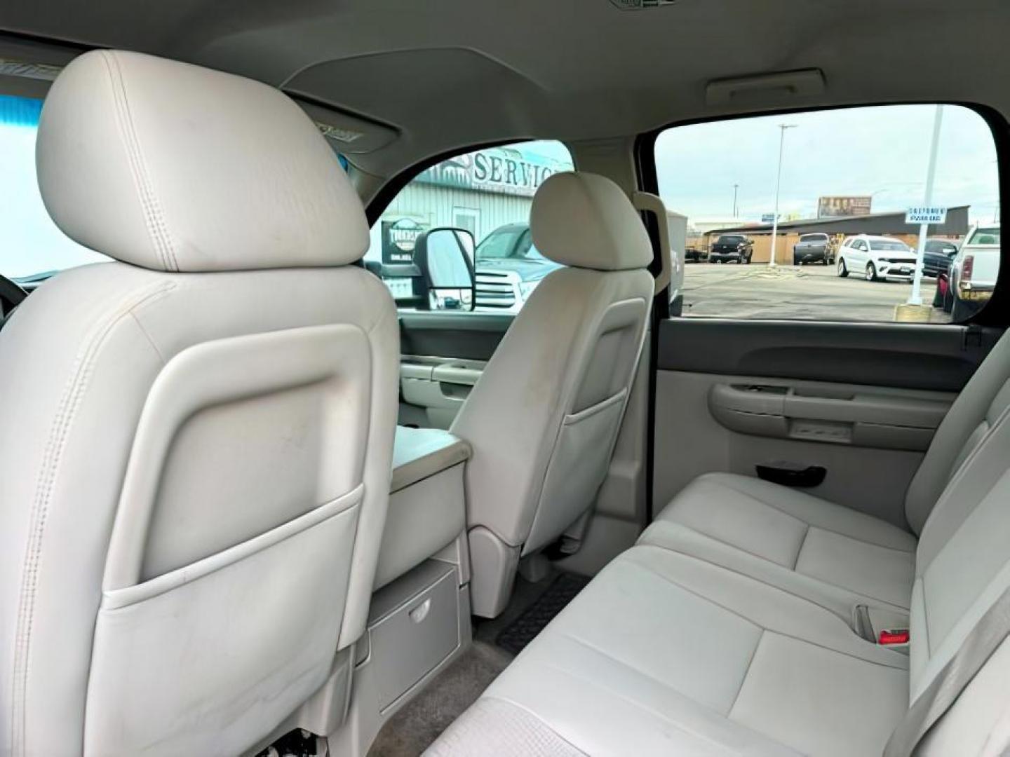 2014 MAROON /Ebony GMC Sierra 2500HD (1GT120C85EF) with an Duramax 66L V-8 diesel direct injection engine, Automatic transmission, located at 1175 N Woodruff Ave, Idaho Falls, ID, 83401, 43.506901, -111.999657 - At Timberline Auto, finding a great deal on your next vehicle is always easy! Our experienced sales staff's goal is to help find you the right vehicle at the right price! Our knowledgeable finance department has options for almost any credit score. We offer extended service contract options to prote - Photo#19