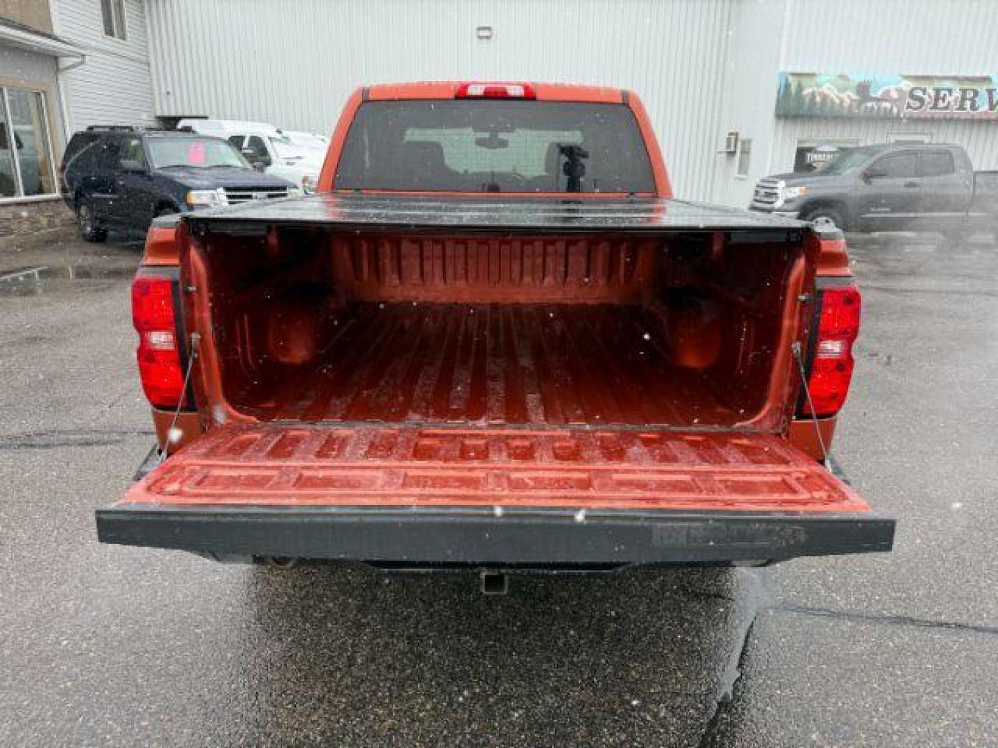 2015 ORANGE /CLOTH Chevrolet Silverado 1500 (3GCUKREC5FG) with an 53L V8 VORTEC engine, Automatic transmission, located at 1175 N Woodruff Ave, Idaho Falls, ID, 83401, 43.506901, -111.999657 - At Timberline Auto, finding a great deal on your next vehicle is always easy! Our experienced sales staff's goal is to help find you the right vehicle at the right price! Our knowledgeable finance department has options for almost any credit score. We offer extended service contract options to prote - Photo#5