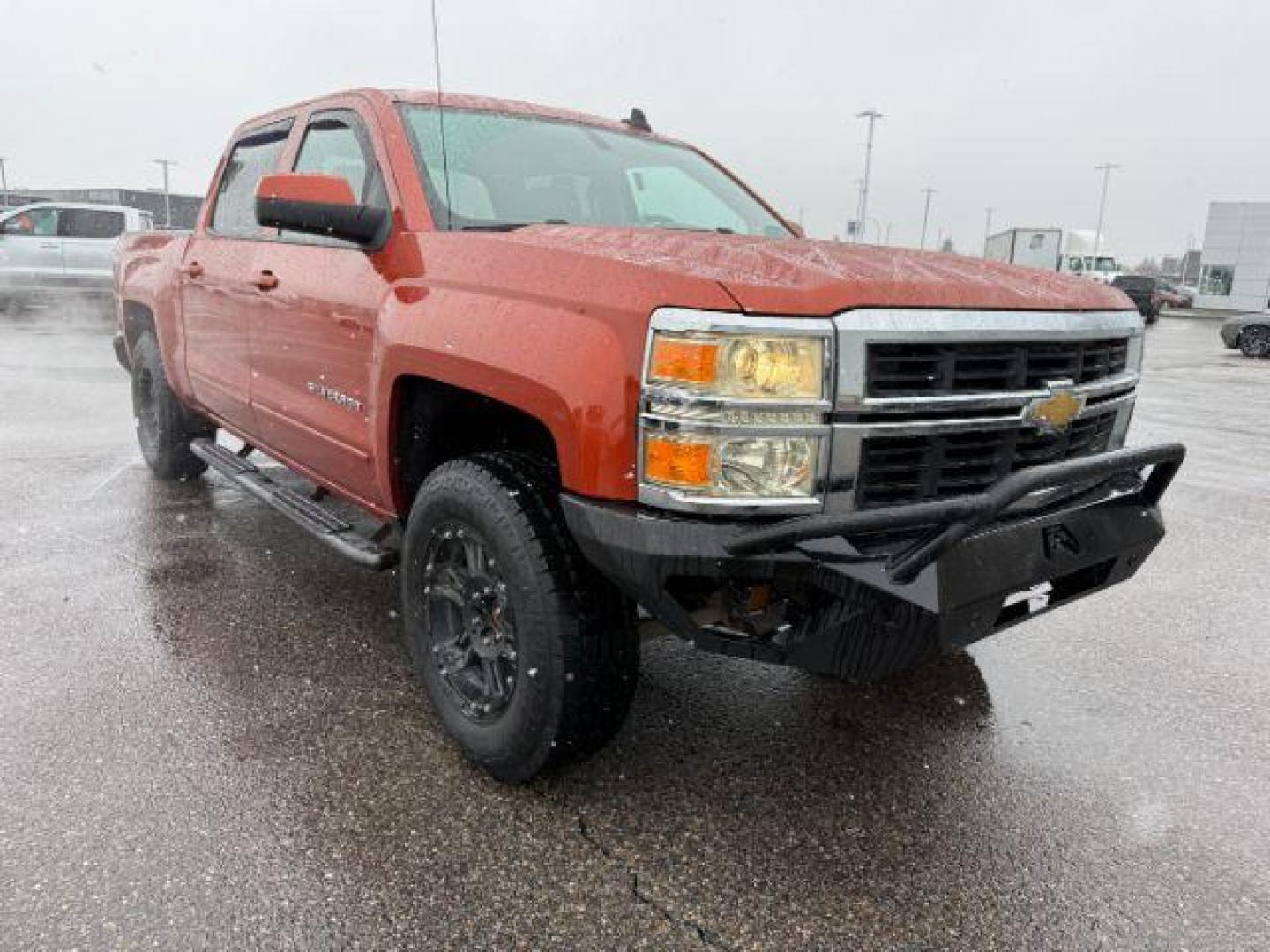 2015 ORANGE /CLOTH Chevrolet Silverado 1500 (3GCUKREC5FG) with an 53L V8 VORTEC engine, Automatic transmission, located at 1175 N Woodruff Ave, Idaho Falls, ID, 83401, 43.506901, -111.999657 - At Timberline Auto, finding a great deal on your next vehicle is always easy! Our experienced sales staff's goal is to help find you the right vehicle at the right price! Our knowledgeable finance department has options for almost any credit score. We offer extended service contract options to prote - Photo#8