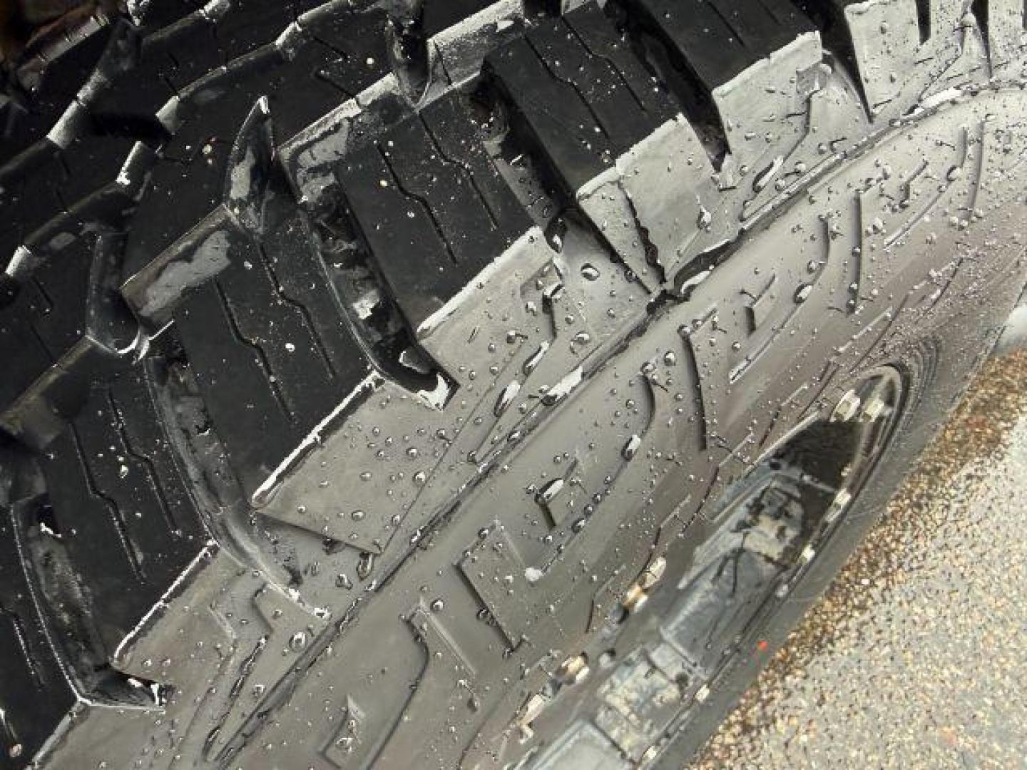 2015 ORANGE /CLOTH Chevrolet Silverado 1500 (3GCUKREC5FG) with an 53L V8 VORTEC engine, Automatic transmission, located at 1175 N Woodruff Ave, Idaho Falls, ID, 83401, 43.506901, -111.999657 - At Timberline Auto, finding a great deal on your next vehicle is always easy! Our experienced sales staff's goal is to help find you the right vehicle at the right price! Our knowledgeable finance department has options for almost any credit score. We offer extended service contract options to prote - Photo#10