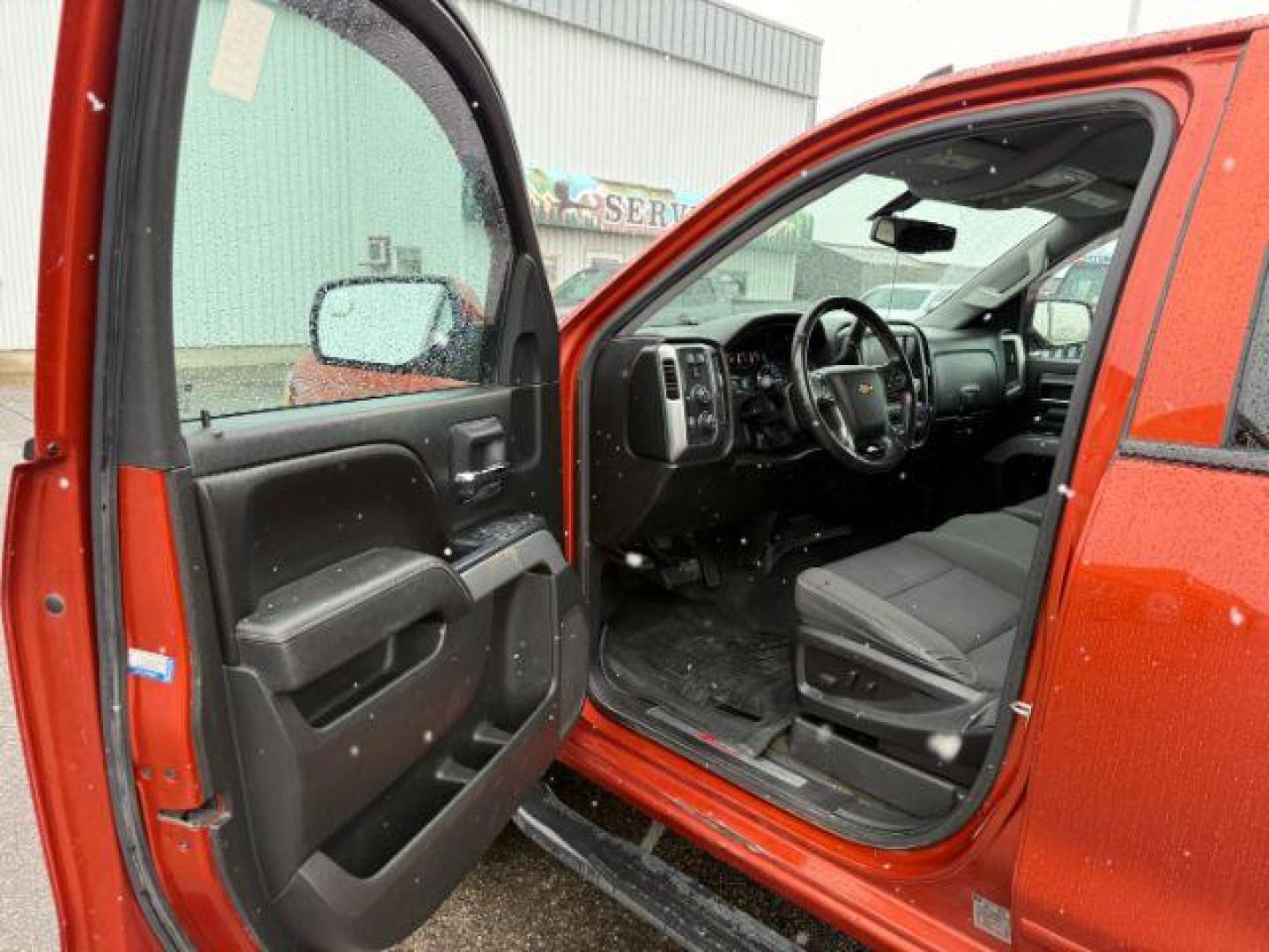 2015 ORANGE /CLOTH Chevrolet Silverado 1500 (3GCUKREC5FG) with an 53L V8 VORTEC engine, Automatic transmission, located at 1175 N Woodruff Ave, Idaho Falls, ID, 83401, 43.506901, -111.999657 - At Timberline Auto, finding a great deal on your next vehicle is always easy! Our experienced sales staff's goal is to help find you the right vehicle at the right price! Our knowledgeable finance department has options for almost any credit score. We offer extended service contract options to prote - Photo#11