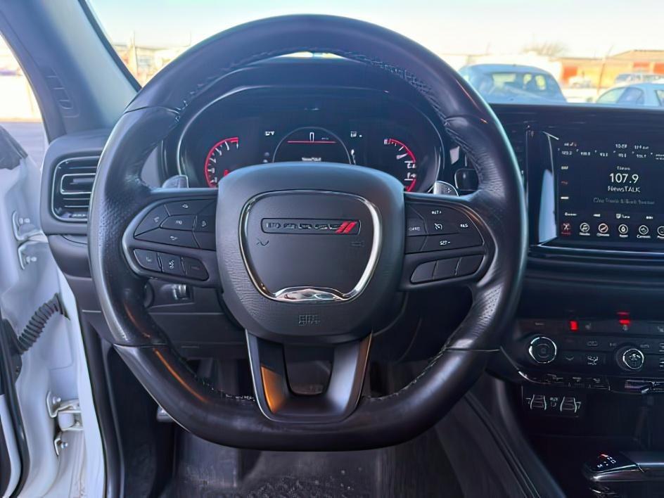 2022 WHITE /Black Dodge Durango GT AWD (1C4RDJDG5NC) with an Pentastar 3.6L V-6 DOHC engine, AUTOMATIC transmission, located at 1235 N Woodruff Ave., Idaho Falls, 83401, (208) 523-1053, 43.507172, -112.000488 - At Timberline Auto, finding a great deal on your next vehicle is always easy! Our experienced sales staff's goal is to help find you the right vehicle at the right price! Our knowledgeable finance department has options for almost any credit score. We offer extended service contract options to prote- Photo#16