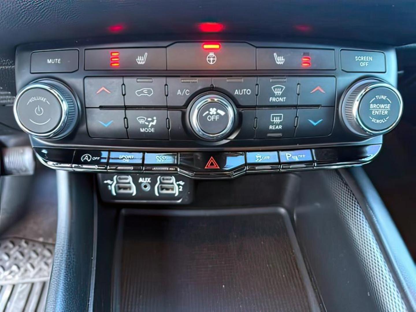 2022 WHITE /Black Dodge Durango (1C4RDJDG5NC) with an Pentastar 36L V-6 DOHC engine, Automatic transmission, located at 1175 N Woodruff Ave, Idaho Falls, ID, 83401, 43.506901, -111.999657 - At Timberline Auto, finding a great deal on your next vehicle is always easy! Our experienced sales staff's goal is to help find you the right vehicle at the right price! Our knowledgeable finance department has options for almost any credit score. We offer extended service contract options to prote - Photo#19