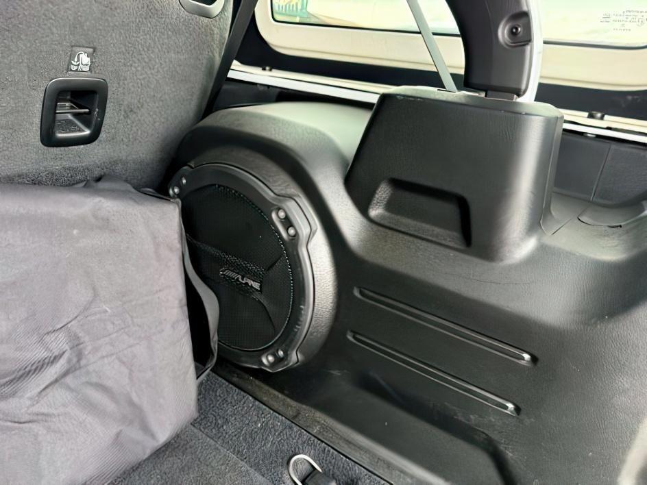 2021 WHITE /Black Jeep Wrangler Unlimited (1C4HJXEN5MW) with an 20L I4 TURBO engine, Automatic transmission, located at 1175 N Woodruff Ave, Idaho Falls, ID, 83401, 43.506901, -111.999657 - Adventure is calling, and this 2021 Jeep Wrangler Unlimited Sahara 4wd is ready to answer! Finished in stunning pearl white with the sought after hardtop, this Wrangler combines legendary Jeep capability with premium comfort and unmistakable style. Conquer trails, snow, mud, and everything in betw- Photo#6