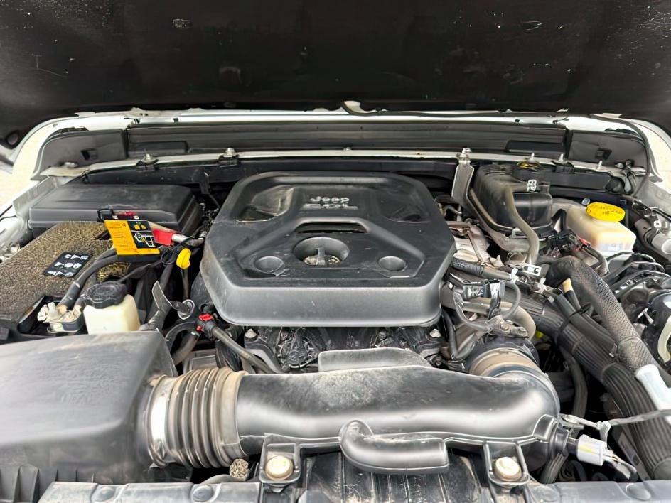 2021 WHITE /Black Jeep Wrangler Unlimited (1C4HJXEN5MW) with an 20L I4 TURBO engine, Automatic transmission, located at 1175 N Woodruff Ave, Idaho Falls, ID, 83401, 43.506901, -111.999657 - Adventure is calling, and this 2021 Jeep Wrangler Unlimited Sahara 4wd is ready to answer! Finished in stunning pearl white with the sought after hardtop, this Wrangler combines legendary Jeep capability with premium comfort and unmistakable style. Conquer trails, snow, mud, and everything in betw- Photo#28