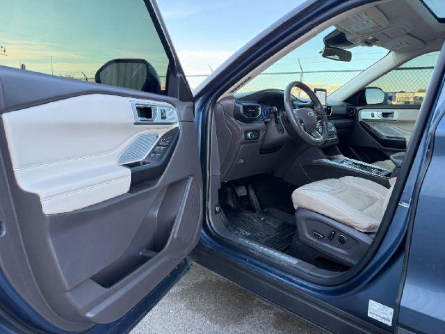 2020 BLUE /Light Sandstone Ford Explorer (1FM5K8HC1LG) with an EcoBoost 3L V-6 gasoline direct injection engine, Automatic transmission, located at 1175 N Woodruff Ave, Idaho Falls, ID, 83401, 43.506901, -111.999657 - At Timberline Auto, finding a great deal on your next vehicle is always easy! Our experienced sales staff's goal is to help find you the right vehicle at the right price! Our knowledgeable finance department has options for almost any credit score. We offer extended service contract options to prote - Photo#44