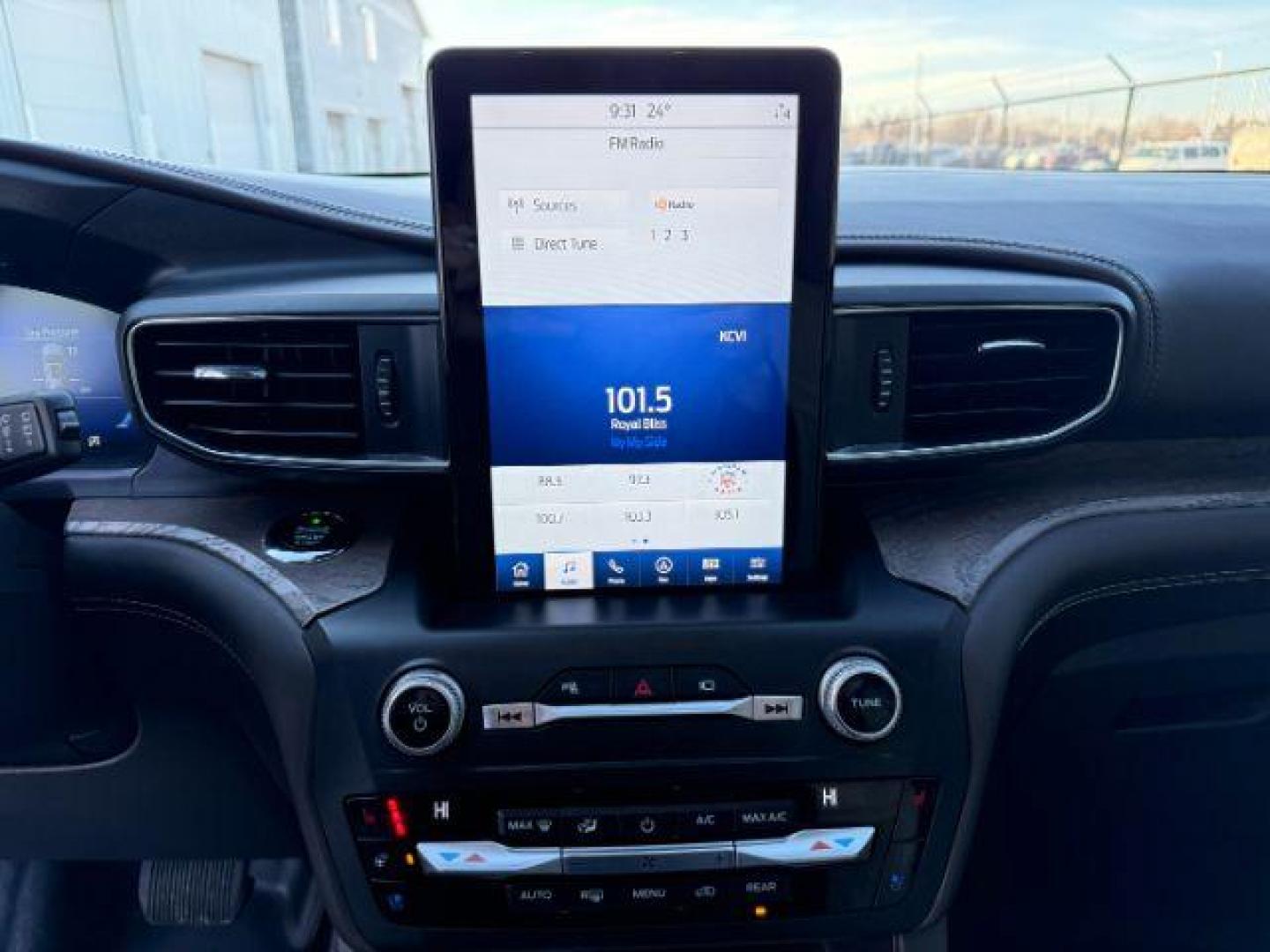 2020 BLUE /Light Sandstone Ford Explorer (1FM5K8HC1LG) with an EcoBoost 3L V-6 gasoline direct injection engine, Automatic transmission, located at 1175 N Woodruff Ave, Idaho Falls, ID, 83401, 43.506901, -111.999657 - At Timberline Auto, finding a great deal on your next vehicle is always easy! Our experienced sales staff's goal is to help find you the right vehicle at the right price! Our knowledgeable finance department has options for almost any credit score. We offer extended service contract options to prote - Photo#48