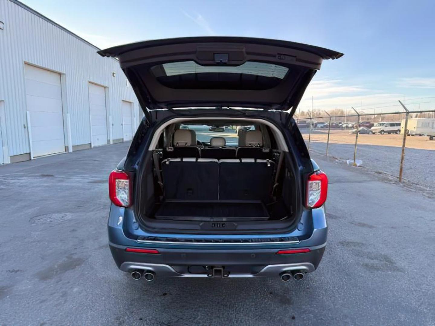 2020 BLUE /Light Sandstone Ford Explorer (1FM5K8HC1LG) with an EcoBoost 3L V-6 gasoline direct injection engine, Automatic transmission, located at 1175 N Woodruff Ave, Idaho Falls, ID, 83401, 43.506901, -111.999657 - At Timberline Auto, finding a great deal on your next vehicle is always easy! Our experienced sales staff's goal is to help find you the right vehicle at the right price! Our knowledgeable finance department has options for almost any credit score. We offer extended service contract options to prote - Photo#5