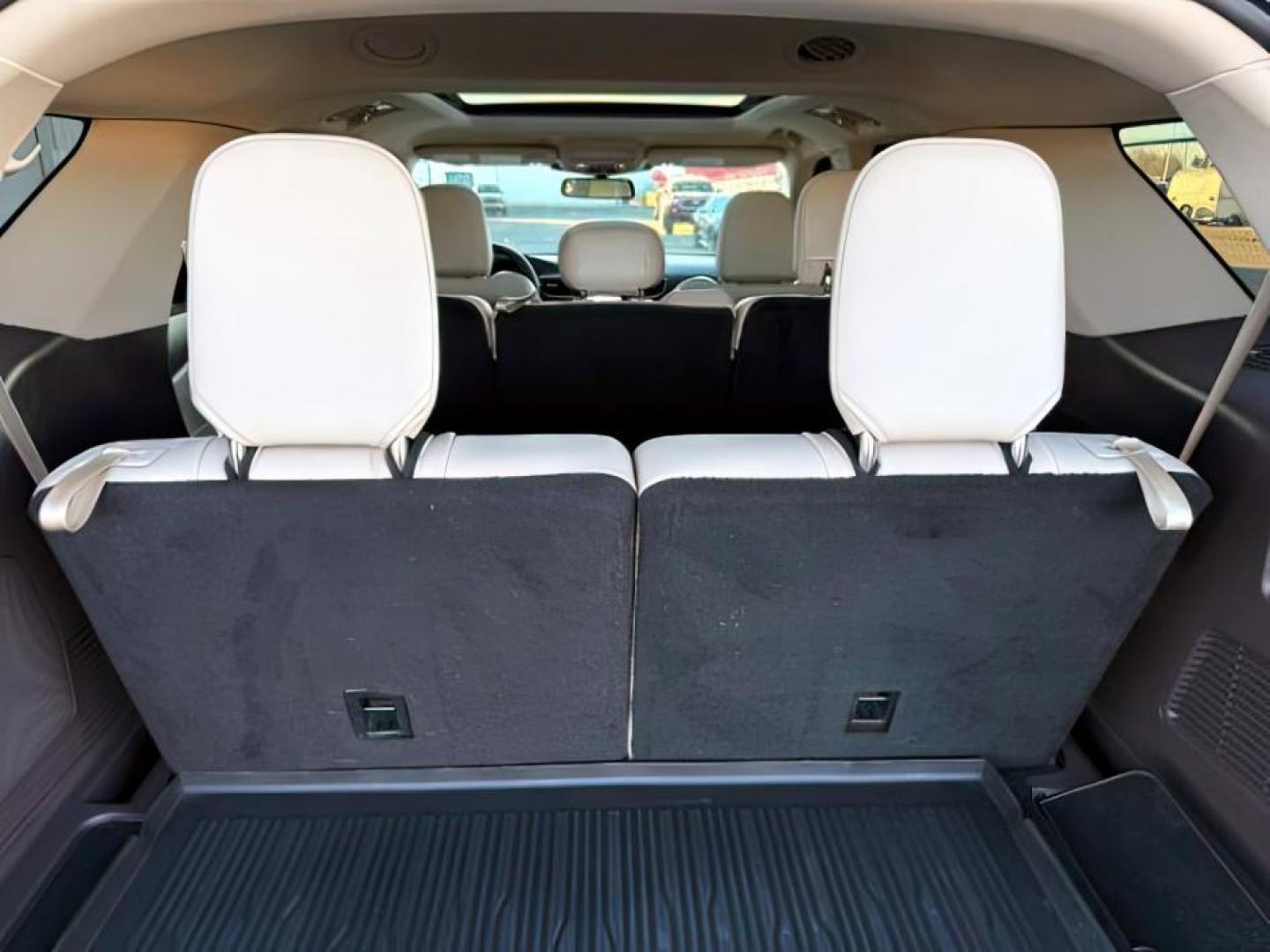 2020 BLUE /Light Sandstone Ford Explorer (1FM5K8HC1LG) with an EcoBoost 3L V-6 gasoline direct injection engine, Automatic transmission, located at 1175 N Woodruff Ave, Idaho Falls, ID, 83401, 43.506901, -111.999657 - At Timberline Auto, finding a great deal on your next vehicle is always easy! Our experienced sales staff's goal is to help find you the right vehicle at the right price! Our knowledgeable finance department has options for almost any credit score. We offer extended service contract options to prote - Photo#7