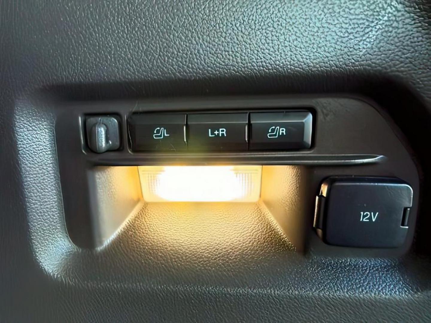 2020 BLUE /Light Sandstone Ford Explorer (1FM5K8HC1LG) with an EcoBoost 3L V-6 gasoline direct injection engine, Automatic transmission, located at 1175 N Woodruff Ave, Idaho Falls, ID, 83401, 43.506901, -111.999657 - At Timberline Auto, finding a great deal on your next vehicle is always easy! Our experienced sales staff's goal is to help find you the right vehicle at the right price! Our knowledgeable finance department has options for almost any credit score. We offer extended service contract options to prote - Photo#8