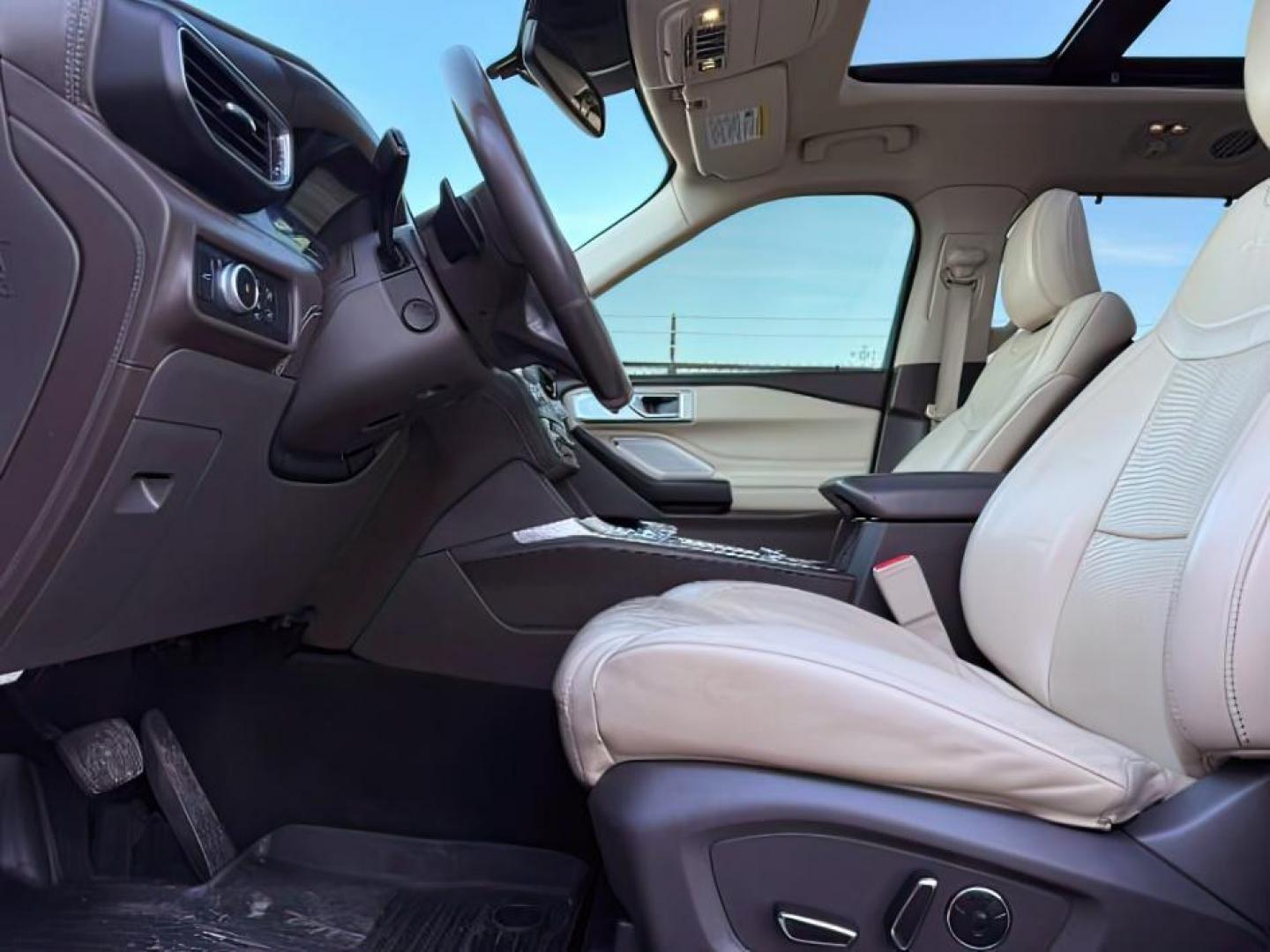 2020 BLUE /Light Sandstone Ford Explorer (1FM5K8HC1LG) with an EcoBoost 3L V-6 gasoline direct injection engine, Automatic transmission, located at 1175 N Woodruff Ave, Idaho Falls, ID, 83401, 43.506901, -111.999657 - At Timberline Auto, finding a great deal on your next vehicle is always easy! Our experienced sales staff's goal is to help find you the right vehicle at the right price! Our knowledgeable finance department has options for almost any credit score. We offer extended service contract options to prote - Photo#15