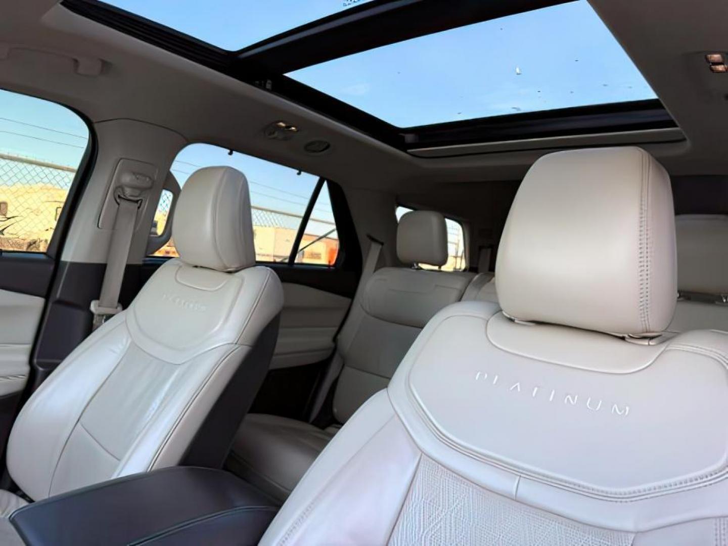 2020 BLUE /Light Sandstone Ford Explorer (1FM5K8HC1LG) with an EcoBoost 3L V-6 gasoline direct injection engine, Automatic transmission, located at 1175 N Woodruff Ave, Idaho Falls, ID, 83401, 43.506901, -111.999657 - At Timberline Auto, finding a great deal on your next vehicle is always easy! Our experienced sales staff's goal is to help find you the right vehicle at the right price! Our knowledgeable finance department has options for almost any credit score. We offer extended service contract options to prote - Photo#24