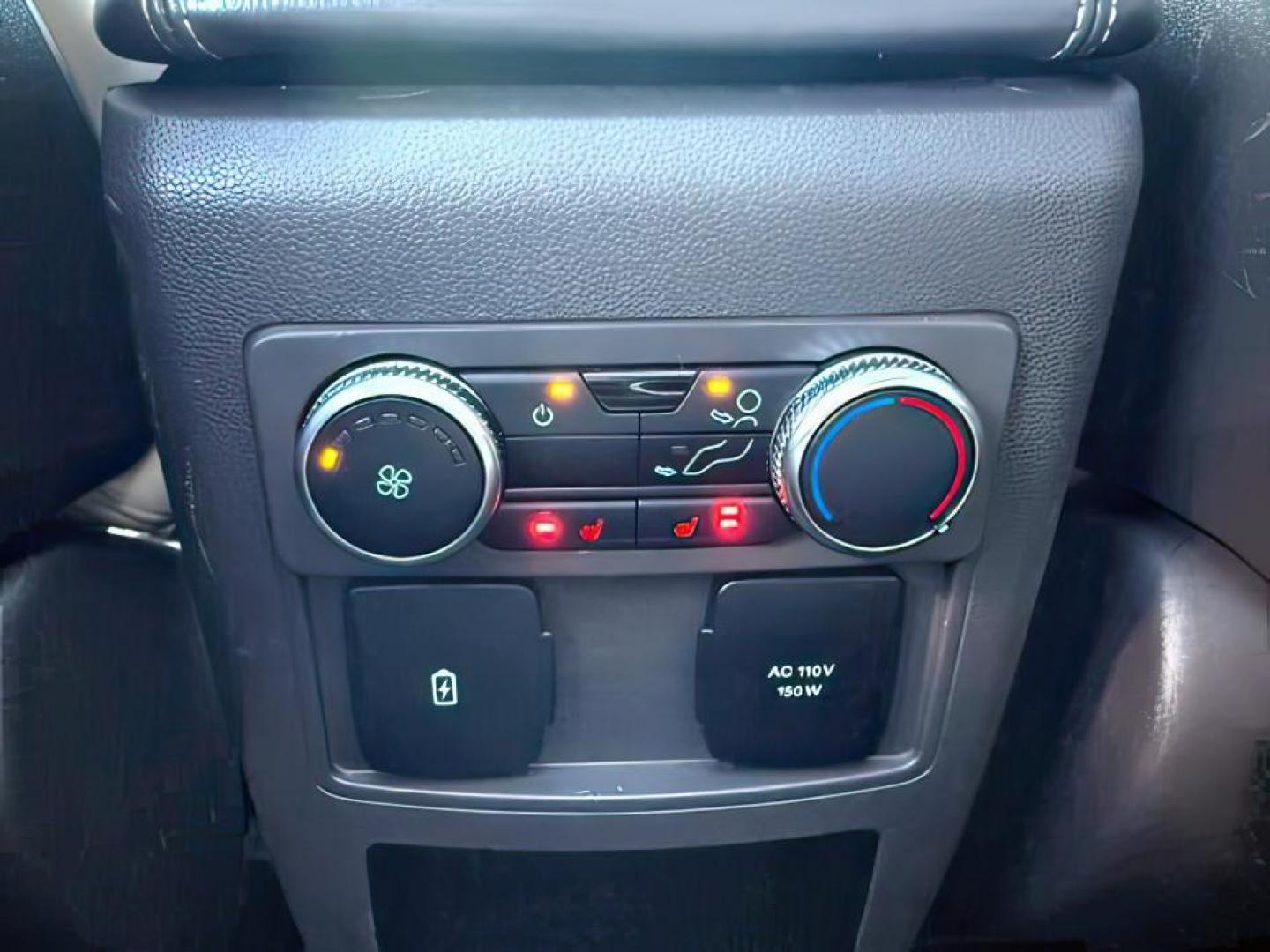 2020 BLUE /Light Sandstone Ford Explorer (1FM5K8HC1LG) with an EcoBoost 3L V-6 gasoline direct injection engine, Automatic transmission, located at 1175 N Woodruff Ave, Idaho Falls, ID, 83401, 43.506901, -111.999657 - At Timberline Auto, finding a great deal on your next vehicle is always easy! Our experienced sales staff's goal is to help find you the right vehicle at the right price! Our knowledgeable finance department has options for almost any credit score. We offer extended service contract options to prote - Photo#27