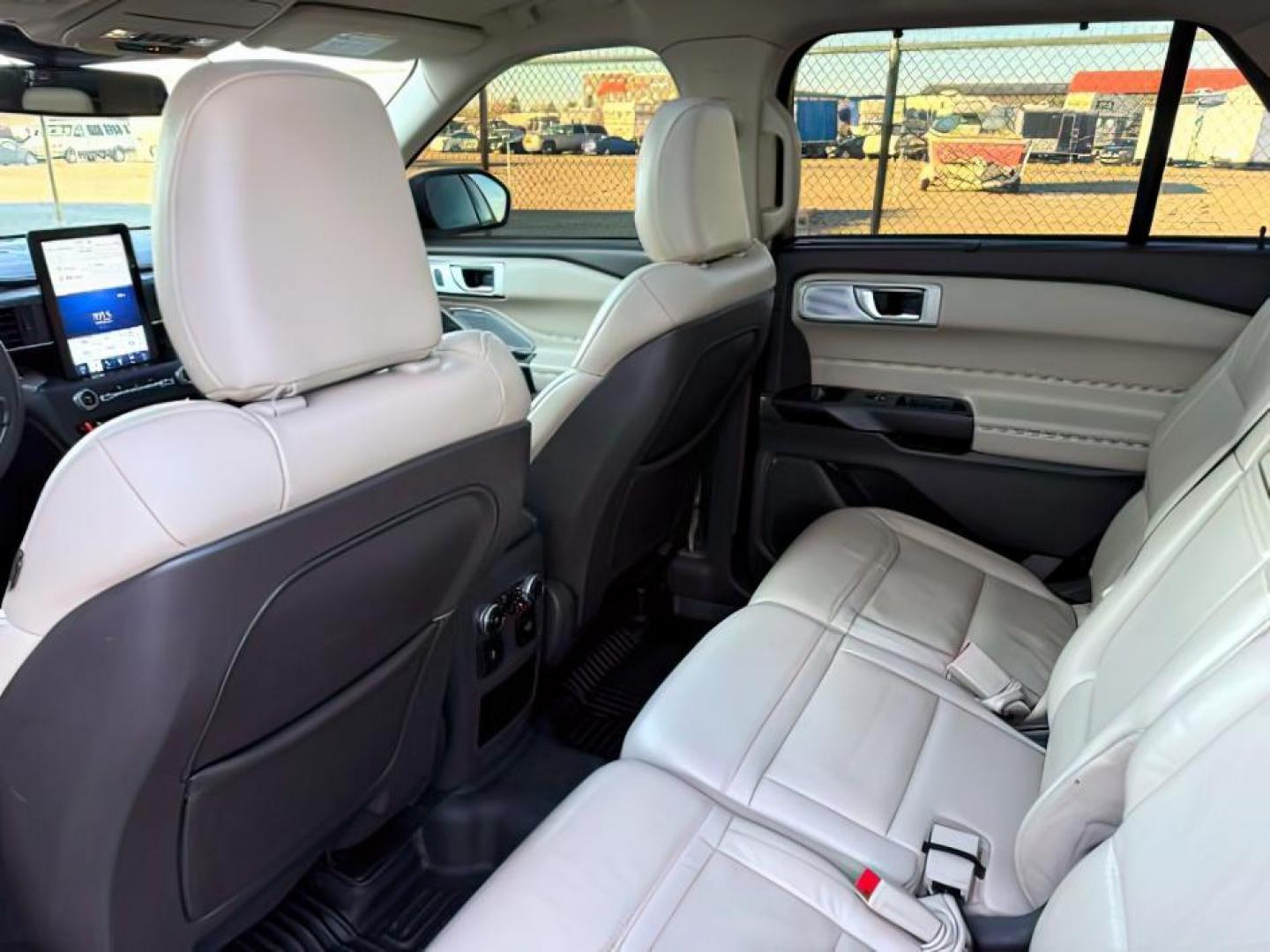 2020 BLUE /Light Sandstone Ford Explorer (1FM5K8HC1LG) with an EcoBoost 3L V-6 gasoline direct injection engine, Automatic transmission, located at 1175 N Woodruff Ave, Idaho Falls, ID, 83401, 43.506901, -111.999657 - At Timberline Auto, finding a great deal on your next vehicle is always easy! Our experienced sales staff's goal is to help find you the right vehicle at the right price! Our knowledgeable finance department has options for almost any credit score. We offer extended service contract options to prote - Photo#28