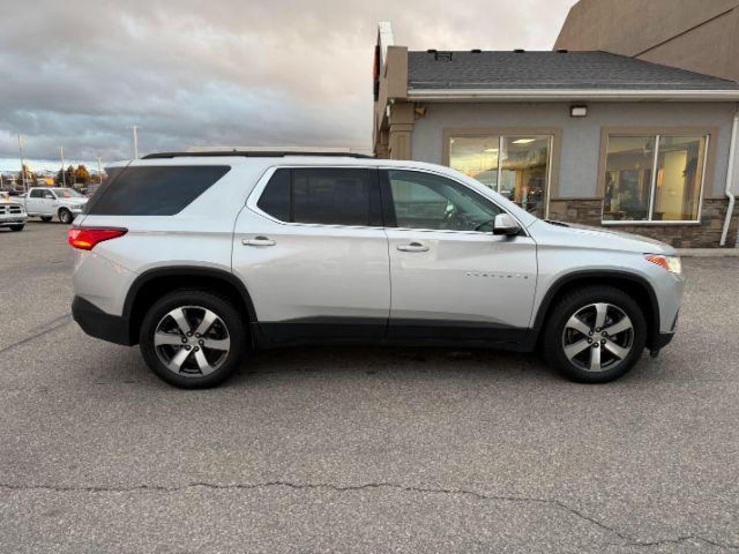 2020 SILVER /Jet Black Chevrolet Traverse (1GNEVHKW9LJ) with an 36L V-6 gasoline direct injection engine, Automatic transmission, located at 1175 N Woodruff Ave, Idaho Falls, ID, 83401, 43.506901, -111.999657 - At Timberline Auto, finding a great deal on your next vehicle is always easy! Our experienced sales staff's goal is to help find you the right vehicle at the right price! Our knowledgeable finance department has options for almost any credit score. We offer extended service contract options to prote - Photo#37