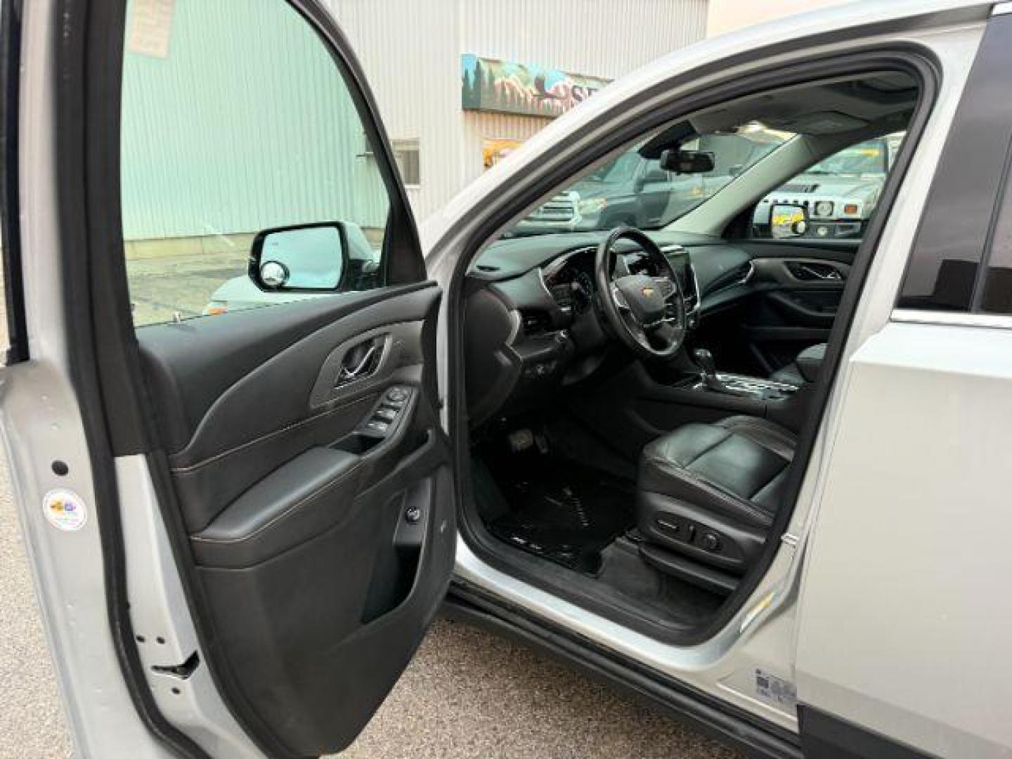 2020 SILVER /Jet Black Chevrolet Traverse (1GNEVHKW9LJ) with an 36L V-6 gasoline direct injection engine, Automatic transmission, located at 1175 N Woodruff Ave, Idaho Falls, ID, 83401, 43.506901, -111.999657 - At Timberline Auto, finding a great deal on your next vehicle is always easy! Our experienced sales staff's goal is to help find you the right vehicle at the right price! Our knowledgeable finance department has options for almost any credit score. We offer extended service contract options to prote - Photo#41