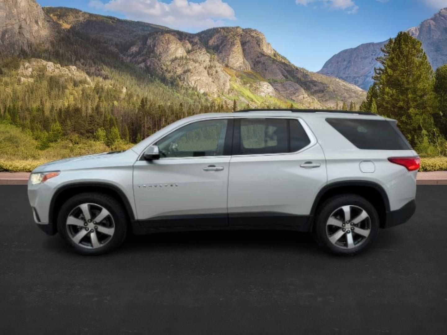 2020 SILVER /Jet Black Chevrolet Traverse (1GNEVHKW9LJ) with an 36L V-6 gasoline direct injection engine, Automatic transmission, located at 1175 N Woodruff Ave, Idaho Falls, ID, 83401, 43.506901, -111.999657 - At Timberline Auto, finding a great deal on your next vehicle is always easy! Our experienced sales staff's goal is to help find you the right vehicle at the right price! Our knowledgeable finance department has options for almost any credit score. We offer extended service contract options to prote - Photo#1