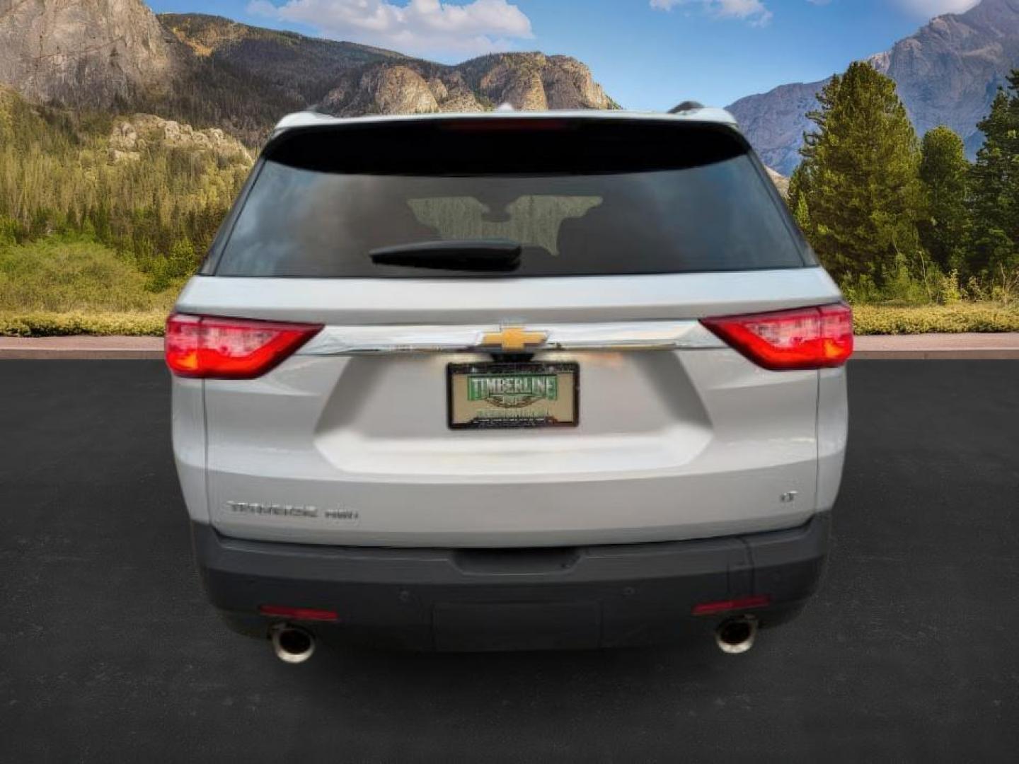 2020 SILVER /Jet Black Chevrolet Traverse (1GNEVHKW9LJ) with an 36L V-6 gasoline direct injection engine, Automatic transmission, located at 1175 N Woodruff Ave, Idaho Falls, ID, 83401, 43.506901, -111.999657 - At Timberline Auto, finding a great deal on your next vehicle is always easy! Our experienced sales staff's goal is to help find you the right vehicle at the right price! Our knowledgeable finance department has options for almost any credit score. We offer extended service contract options to prote - Photo#3