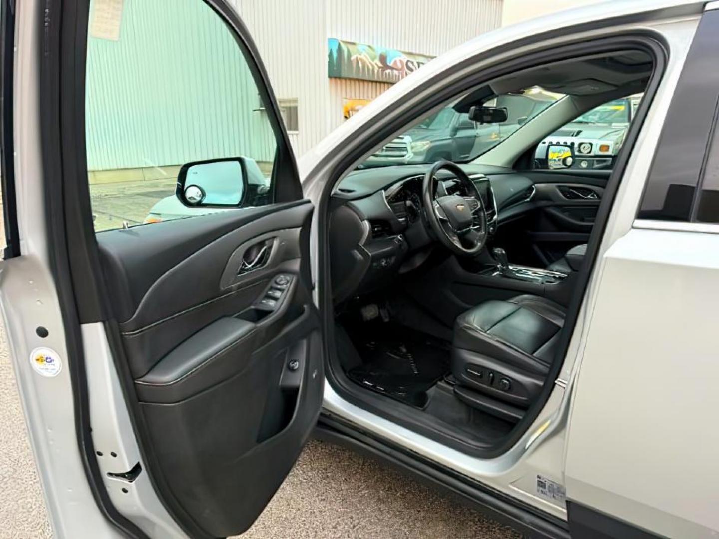 2020 SILVER /Jet Black Chevrolet Traverse (1GNEVHKW9LJ) with an 36L V-6 gasoline direct injection engine, Automatic transmission, located at 1175 N Woodruff Ave, Idaho Falls, ID, 83401, 43.506901, -111.999657 - At Timberline Auto, finding a great deal on your next vehicle is always easy! Our experienced sales staff's goal is to help find you the right vehicle at the right price! Our knowledgeable finance department has options for almost any credit score. We offer extended service contract options to prote - Photo#13