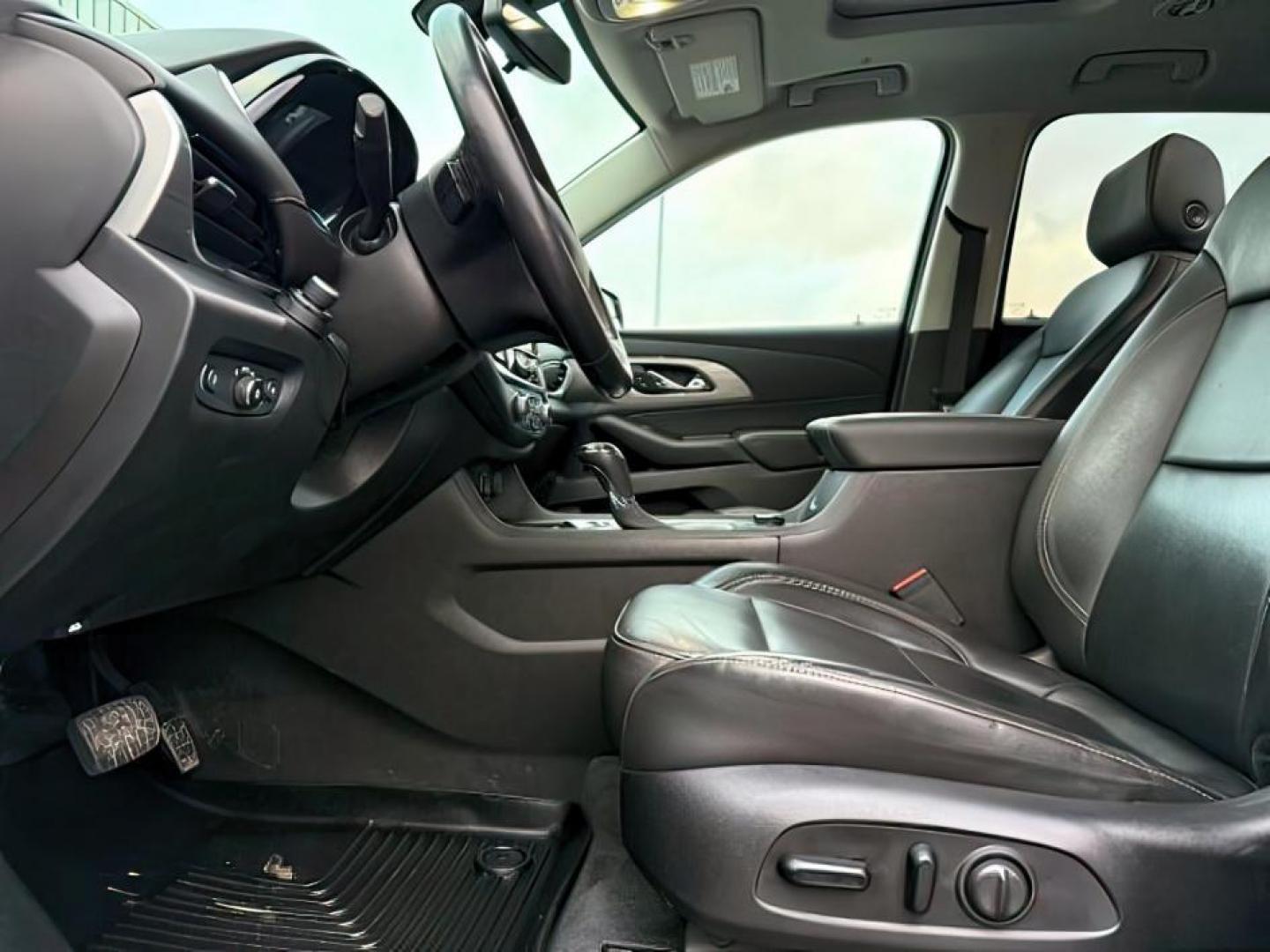 2020 SILVER /Jet Black Chevrolet Traverse (1GNEVHKW9LJ) with an 36L V-6 gasoline direct injection engine, Automatic transmission, located at 1175 N Woodruff Ave, Idaho Falls, ID, 83401, 43.506901, -111.999657 - At Timberline Auto, finding a great deal on your next vehicle is always easy! Our experienced sales staff's goal is to help find you the right vehicle at the right price! Our knowledgeable finance department has options for almost any credit score. We offer extended service contract options to prote - Photo#14