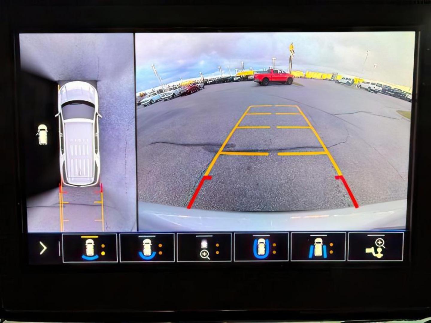 2020 SILVER /Jet Black Chevrolet Traverse (1GNEVHKW9LJ) with an 36L V-6 gasoline direct injection engine, Automatic transmission, located at 1175 N Woodruff Ave, Idaho Falls, ID, 83401, 43.506901, -111.999657 - At Timberline Auto, finding a great deal on your next vehicle is always easy! Our experienced sales staff's goal is to help find you the right vehicle at the right price! Our knowledgeable finance department has options for almost any credit score. We offer extended service contract options to prote - Photo#18