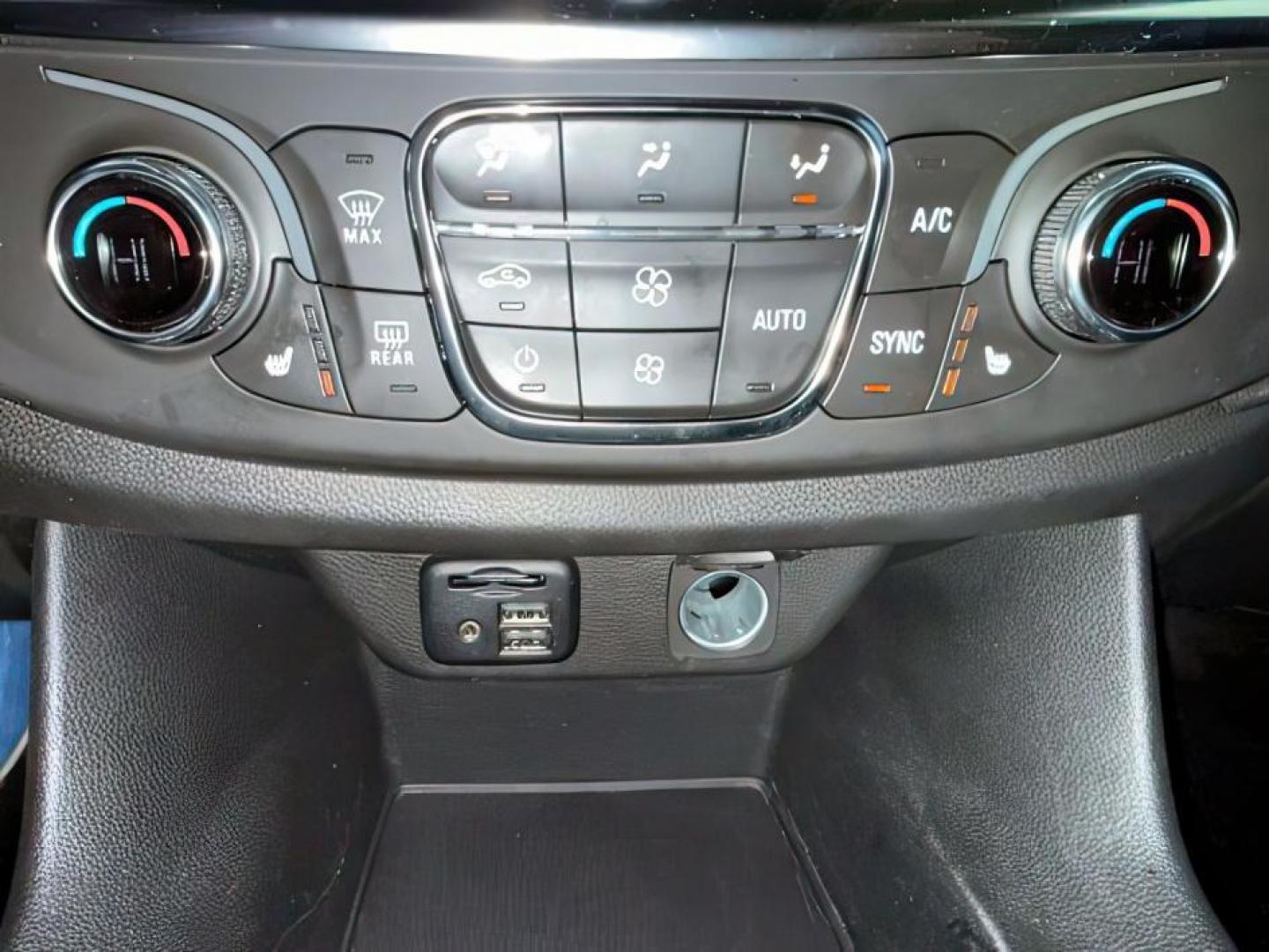 2020 SILVER /Jet Black Chevrolet Traverse (1GNEVHKW9LJ) with an 36L V-6 gasoline direct injection engine, Automatic transmission, located at 1175 N Woodruff Ave, Idaho Falls, ID, 83401, 43.506901, -111.999657 - At Timberline Auto, finding a great deal on your next vehicle is always easy! Our experienced sales staff's goal is to help find you the right vehicle at the right price! Our knowledgeable finance department has options for almost any credit score. We offer extended service contract options to prote - Photo#19