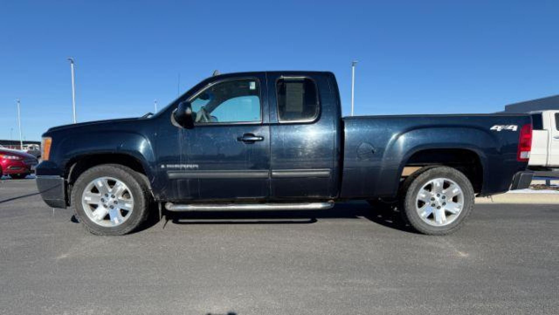 2007 Deep Blue Metallic /Ebony GMC Sierra 1500 (1GTEK19J57Z) with an Vortec 53L V-8 regular unleaded engine, Automatic transmission, located at 1175 N Woodruff Ave, Idaho Falls, ID, 83401, 43.506901, -111.999657 - At Timberline Auto, finding a great deal on your next vehicle is always easy! Our experienced sales staff's goal is to help find you the right vehicle at the right price! Our knowledgeable finance department has options for almost any credit score. We offer extended service contract options to prote - Photo#1