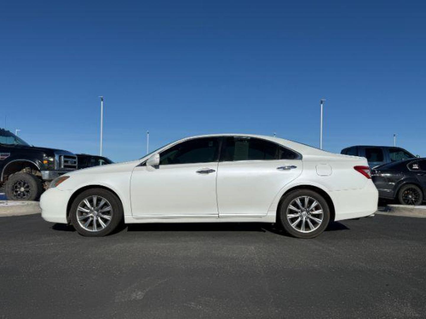 2007 WHITE /LEATHER Lexus ES 350 ES (JTHBJ46G172) with an 3.5L V6 engine, AUTOMATIC transmission, located at 1235 N Woodruff Ave., Idaho Falls, 83401, (208) 523-1053, 43.507172, -112.000488 - Photo#0