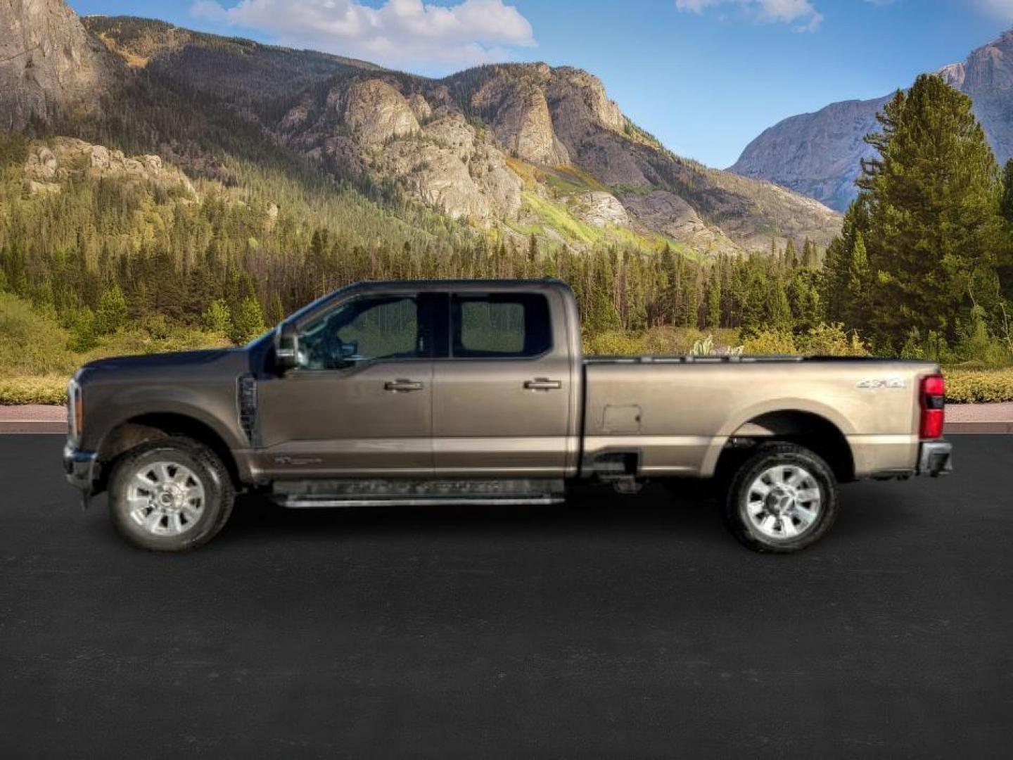 2023 Ford F-350 Super Duty Lariat's photo